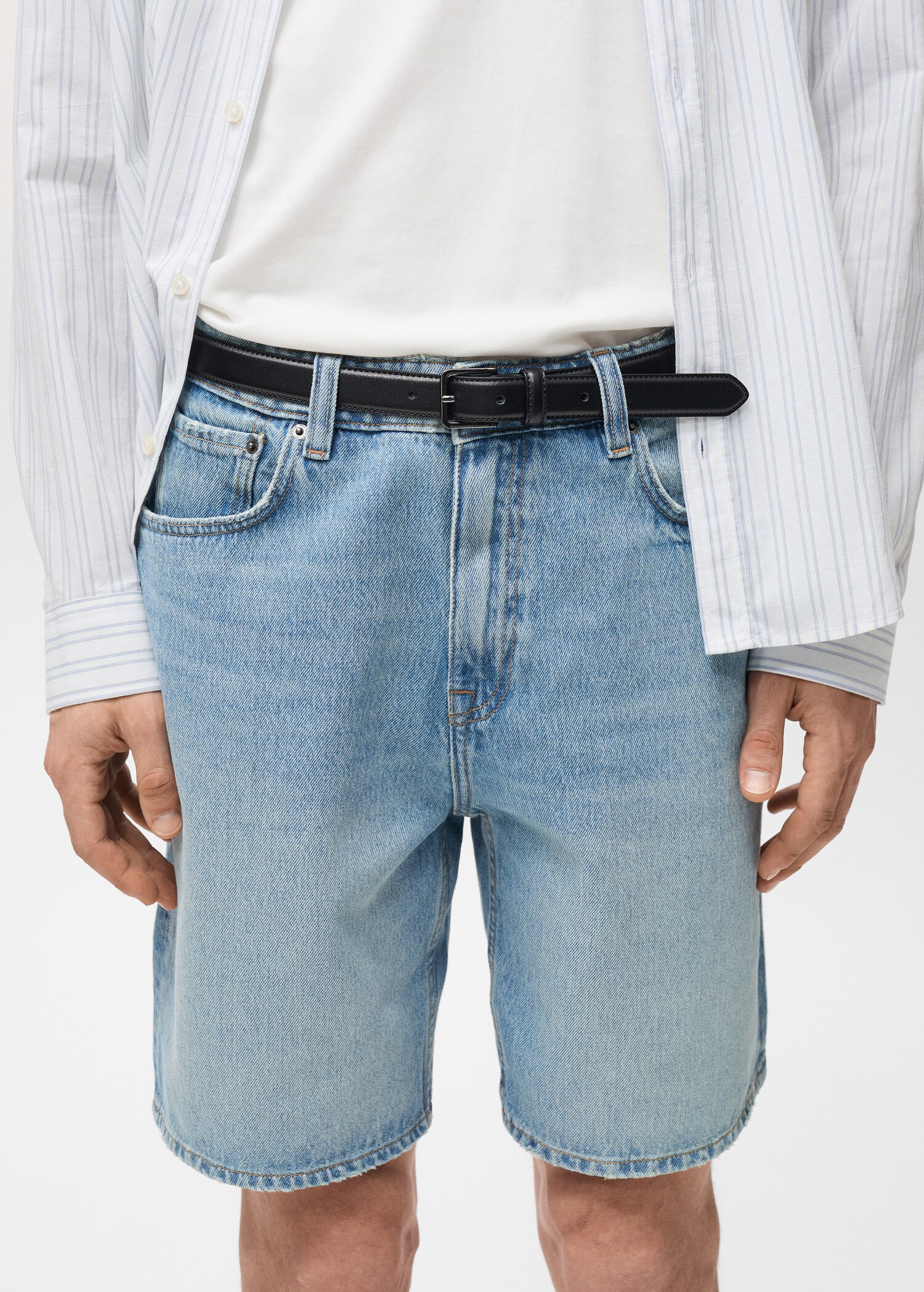Denim bermuda shorts with washed effect - Details of the article 1
