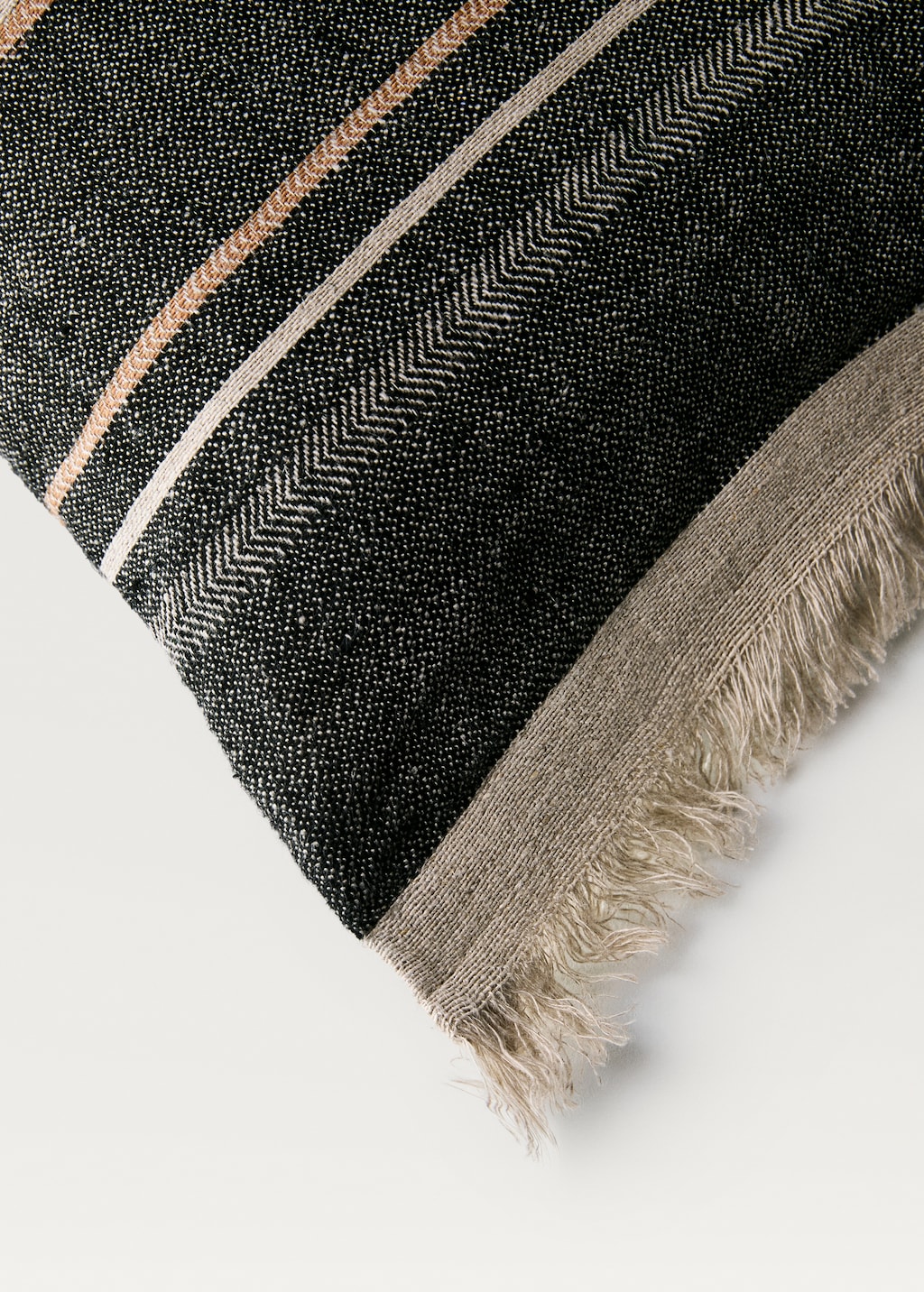 Linen cushion cover with stripes and fringes 30x50 cm