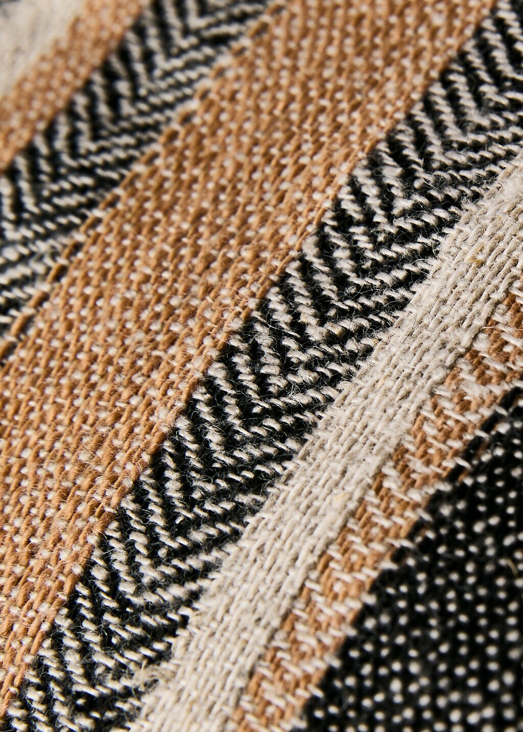 Linen cushion cover with stripes and fringes 30x50 cm