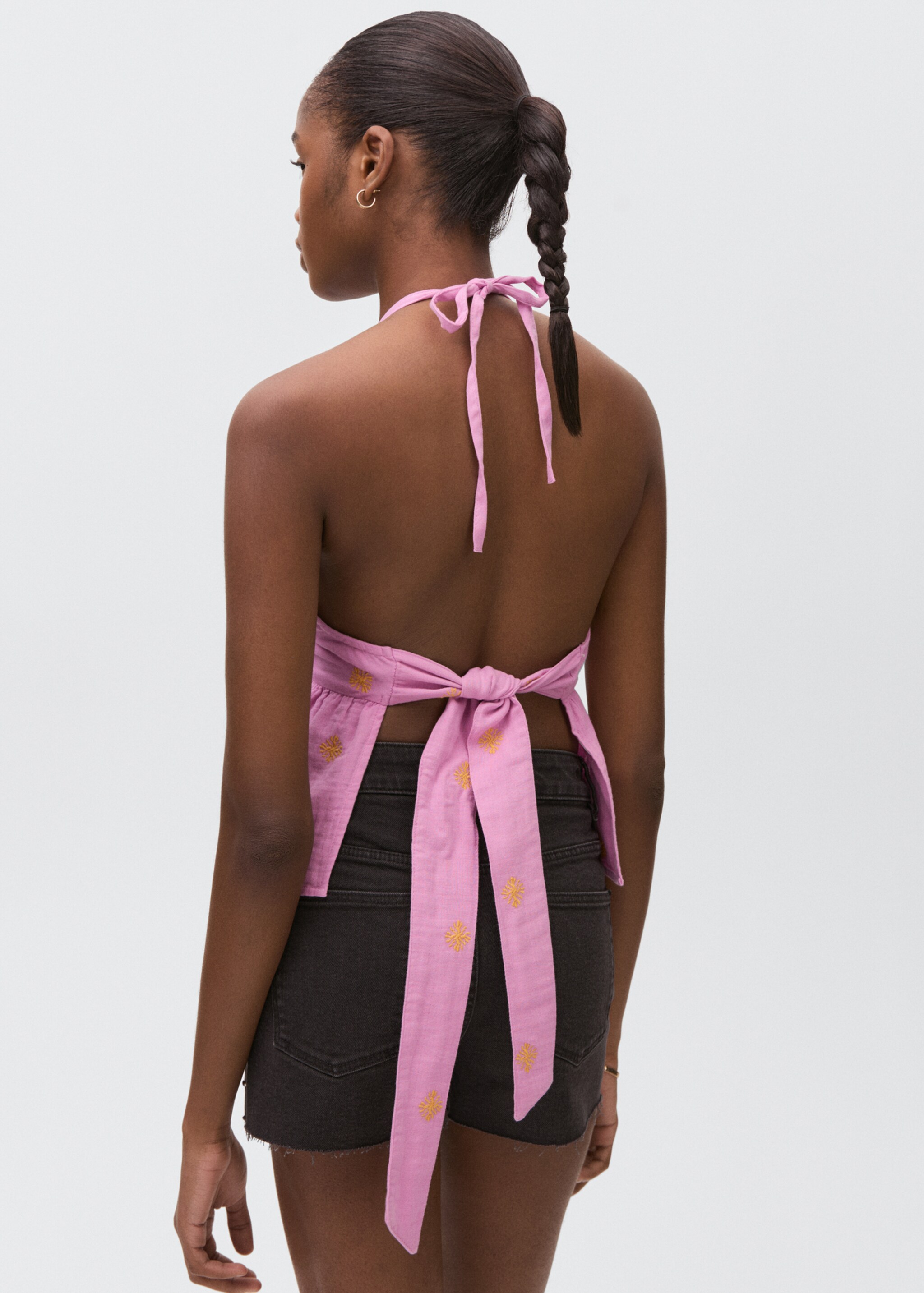 Halter top with open back - Reverse of the article