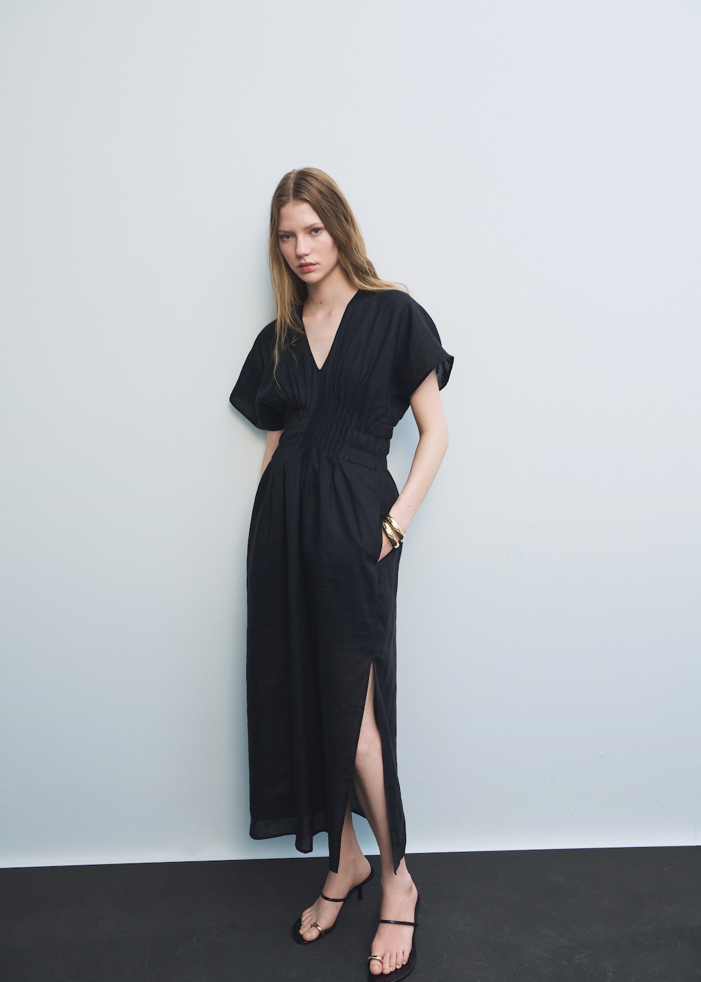 Long linen dress with gathered panel - image 4