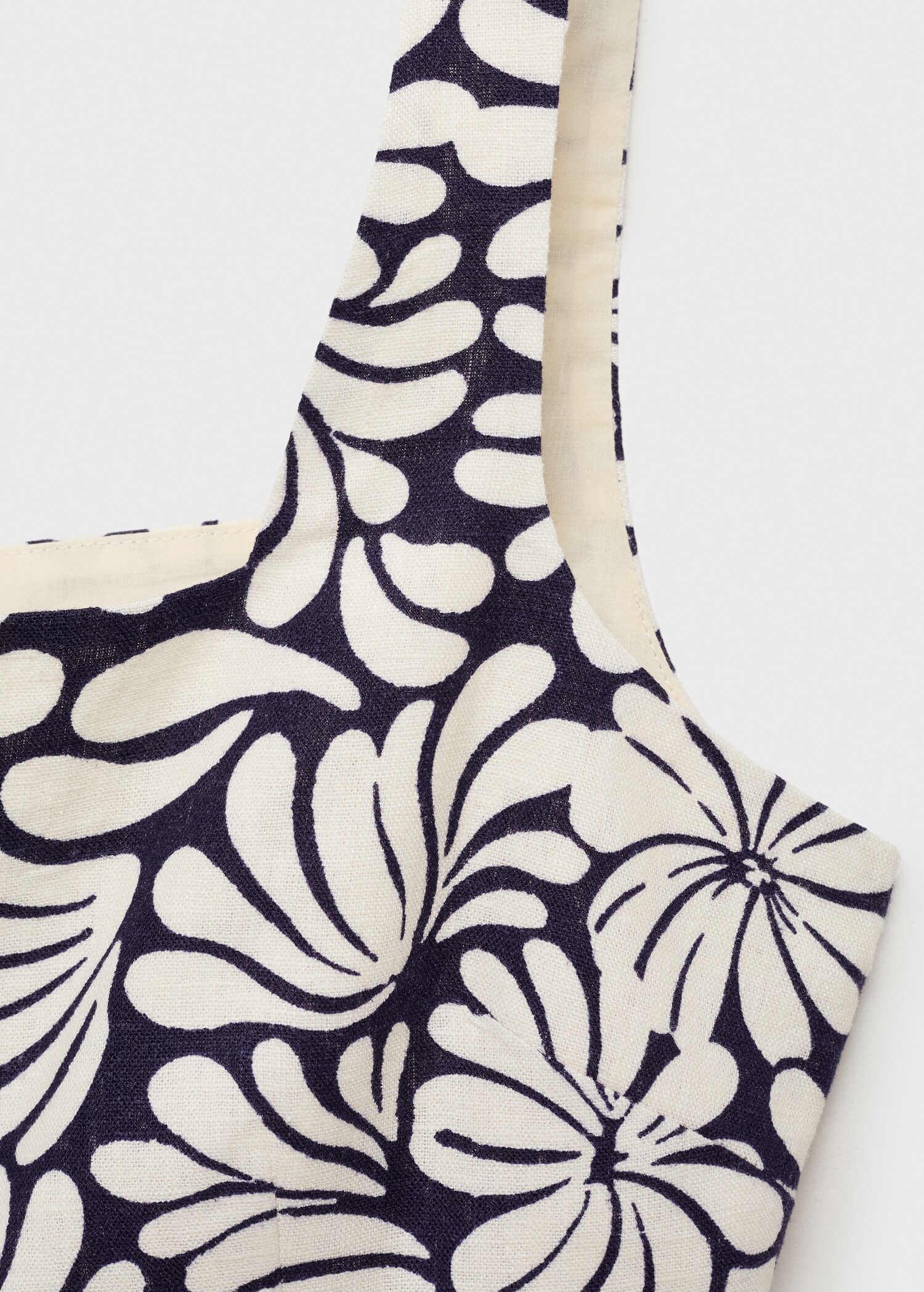 Figursydd linnetopp med blommor - Detaljer om artikeln 0