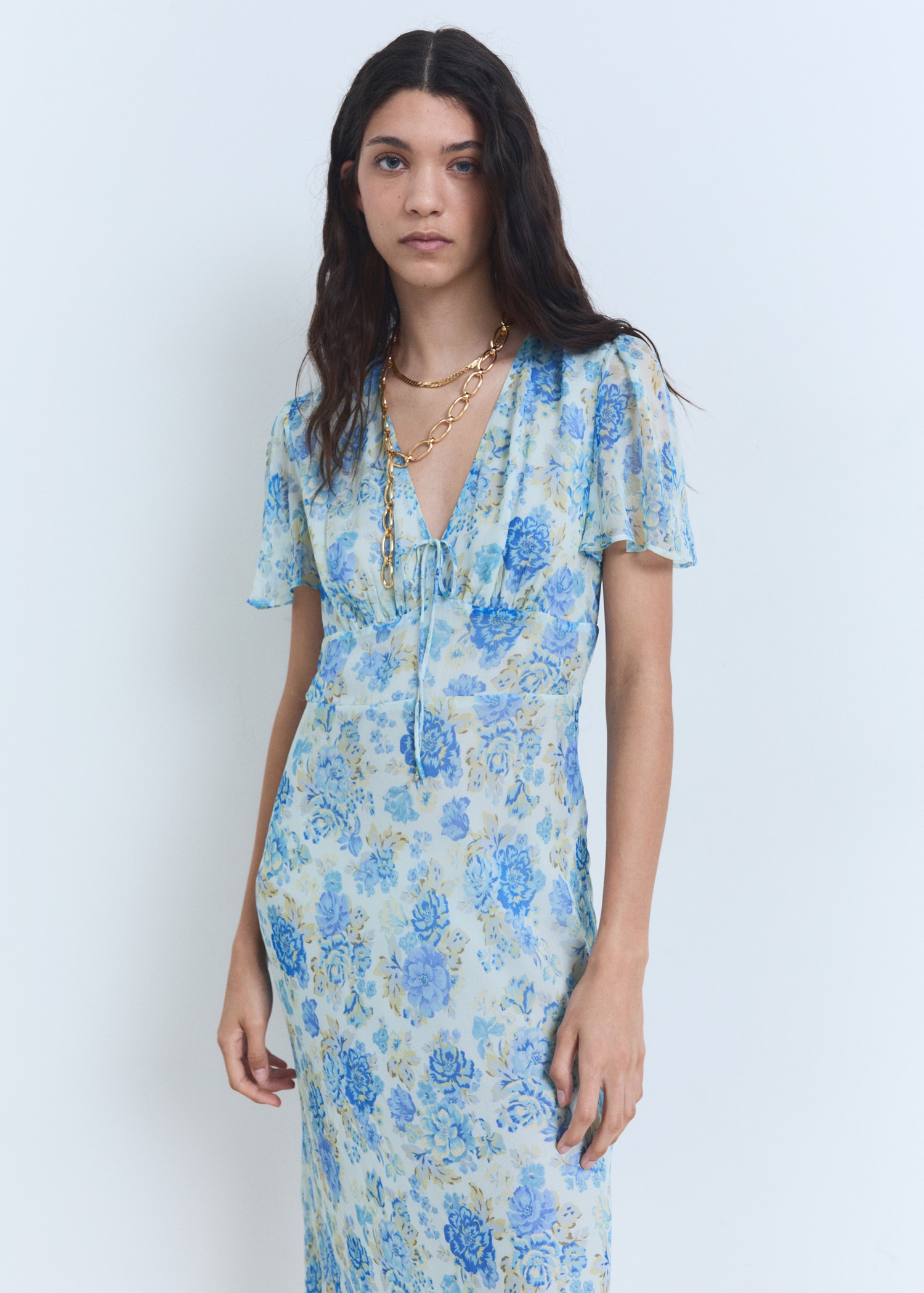 Robe midi florale à manches courtes - Plan moyen