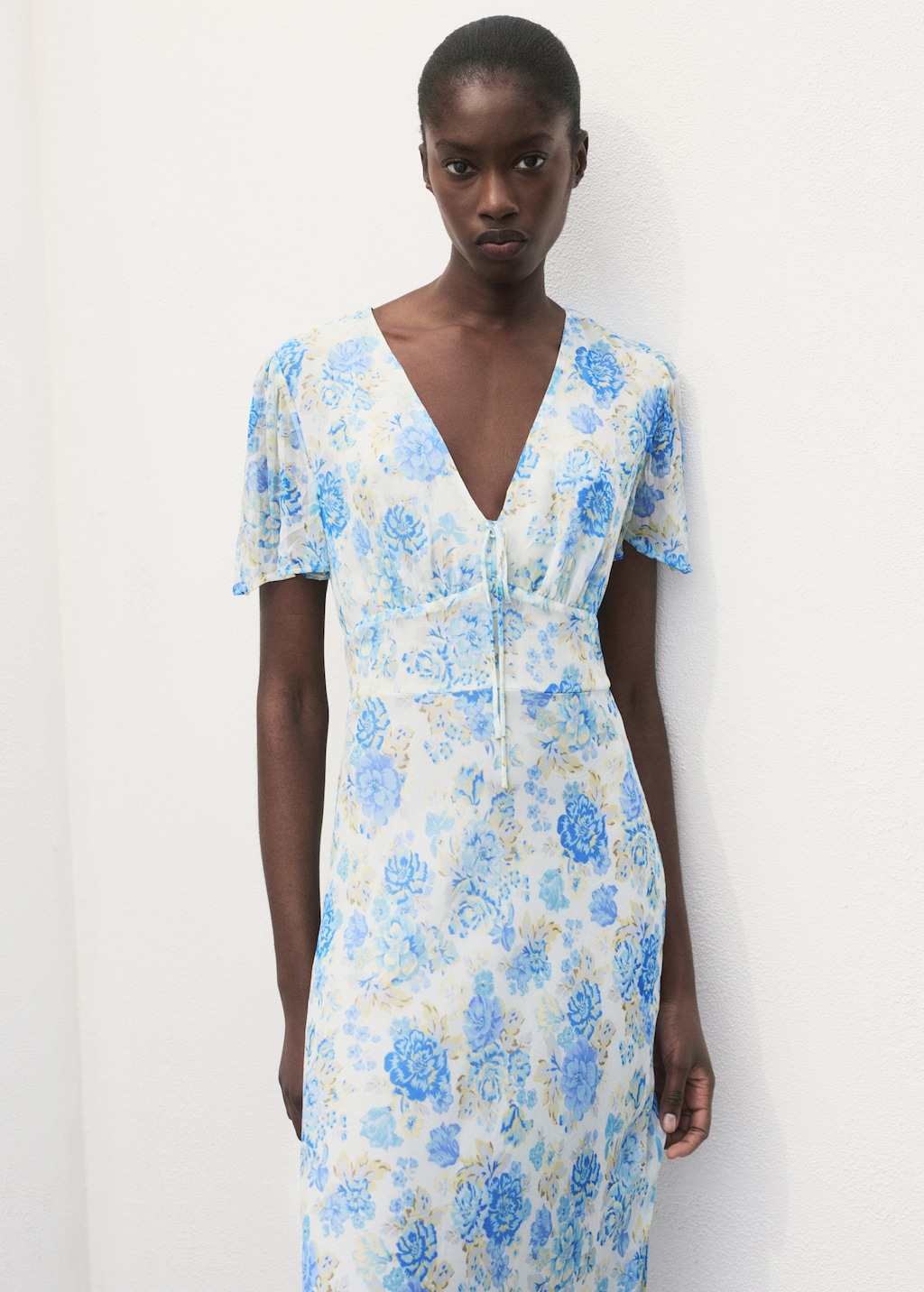 Short-sleeved floral midi dress