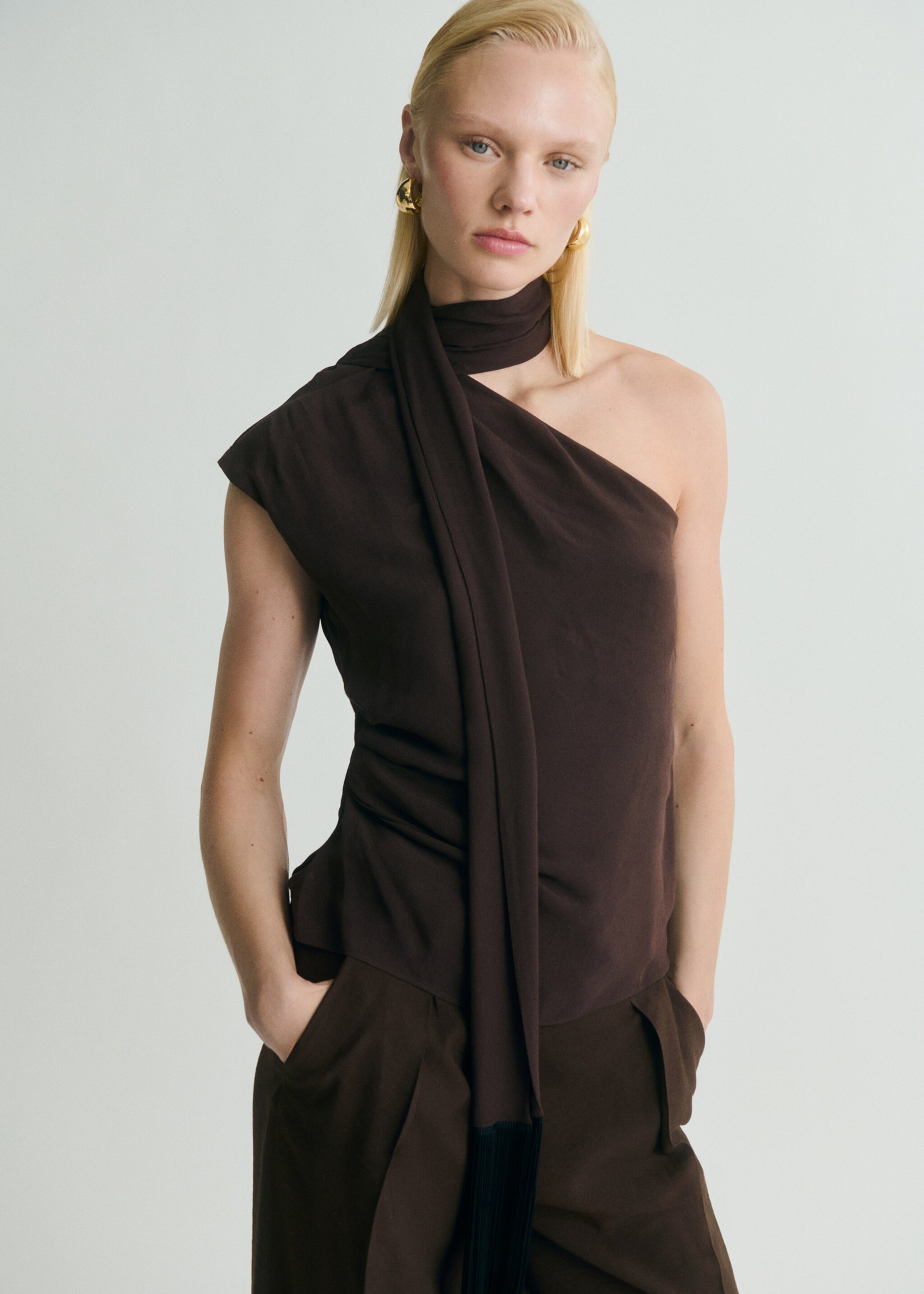Asymmetrical scarf blouse with fringe detail - Medium plane