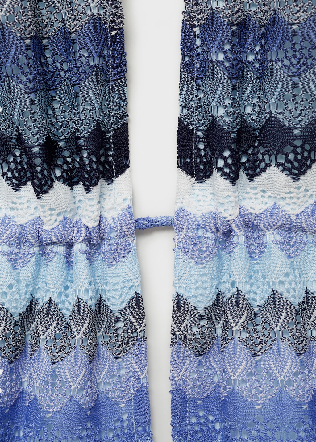 Zig-zag knitted top with lace pattern