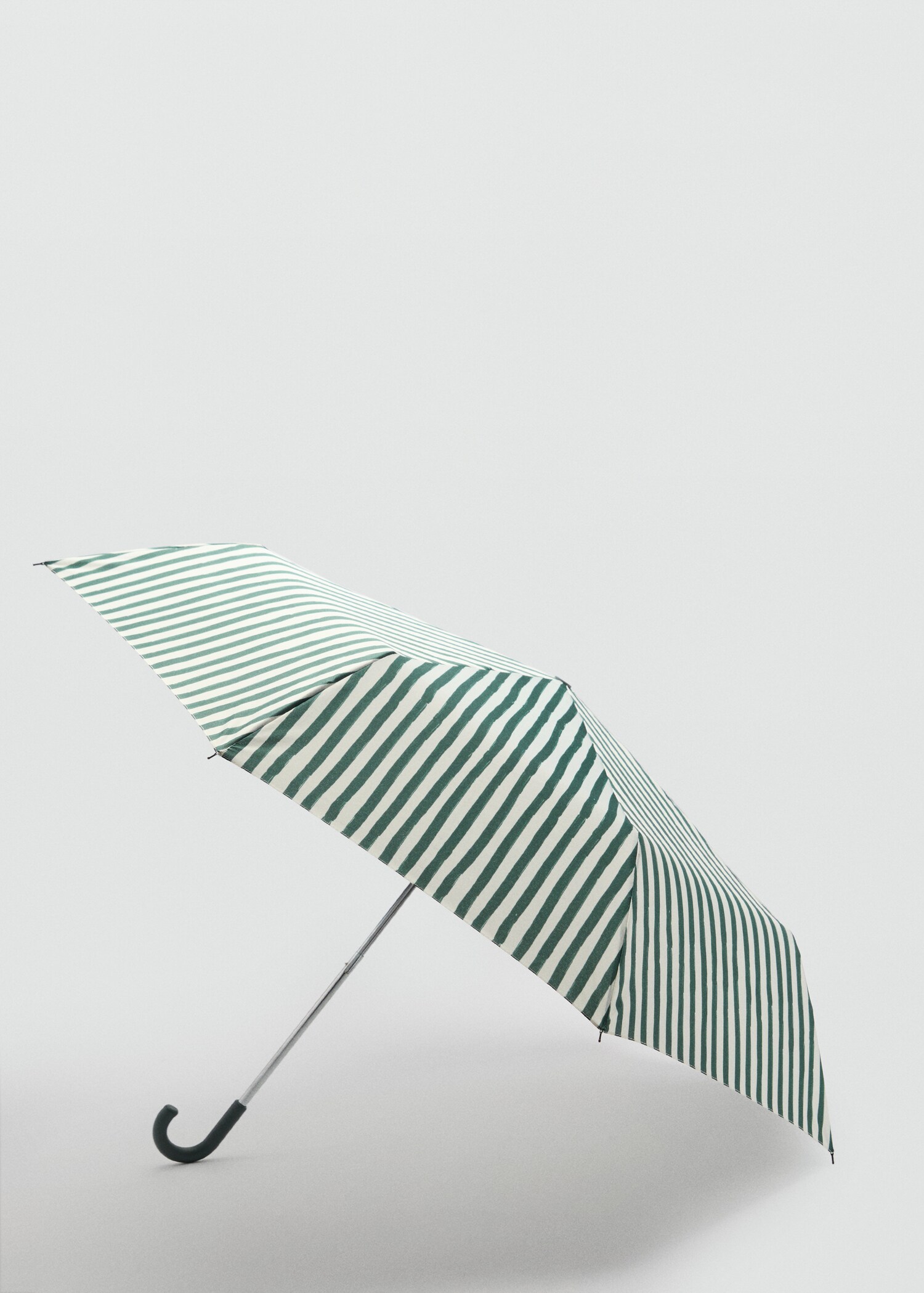 Parapluie imprimé rayures - Plan moyen