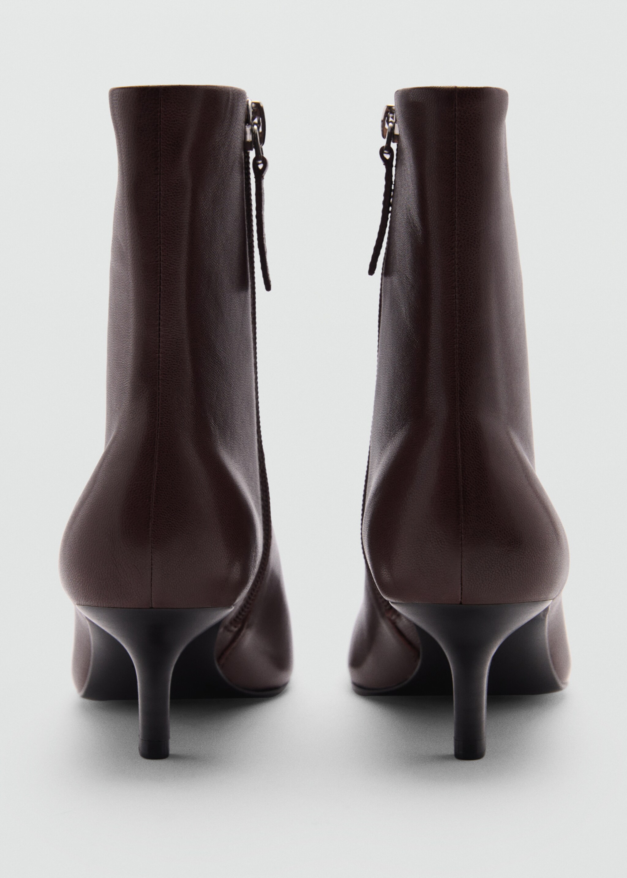 Squared toe leather ankle boots - Details of the article 1