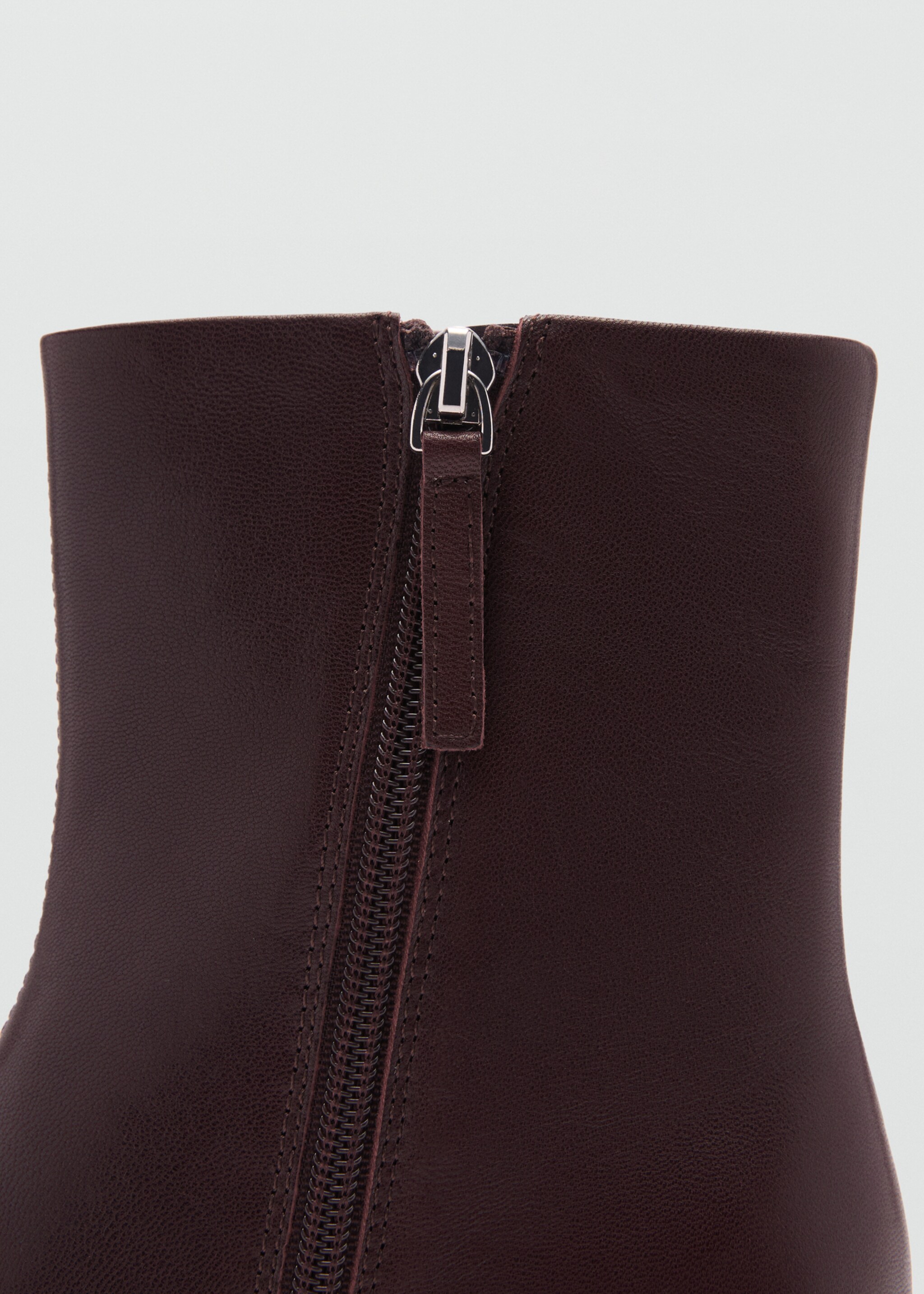 Squared toe leather ankle boots - Details of the article 2