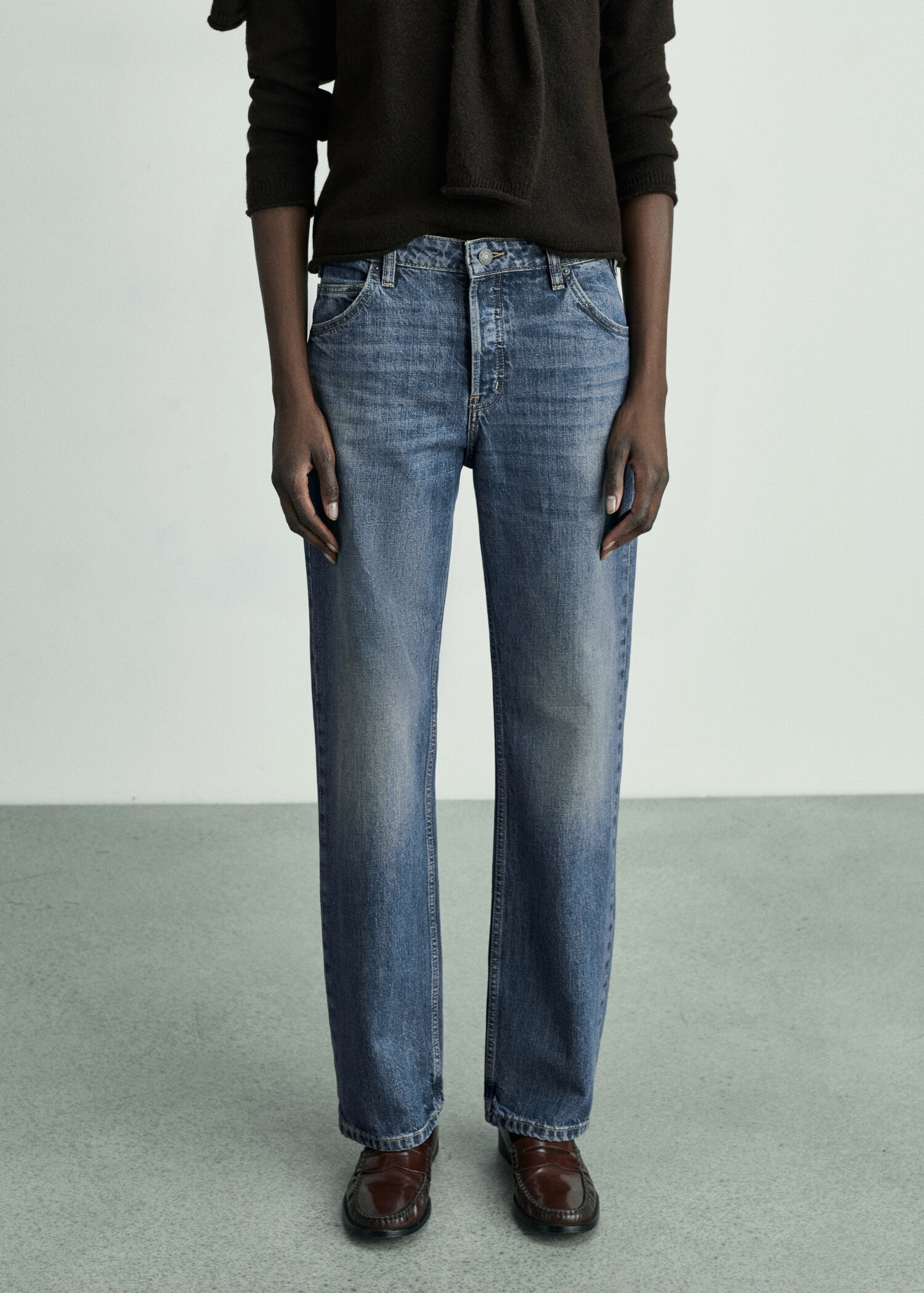 Jeans retos com cintura de altura média - Plano médio