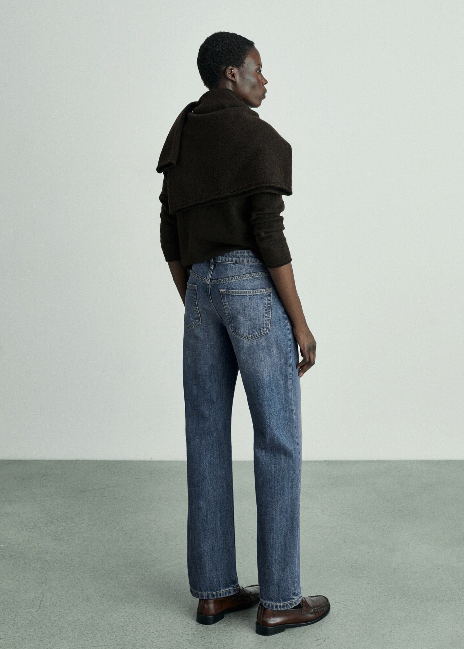 Jeans retos com cintura de altura média - Verso do artigo