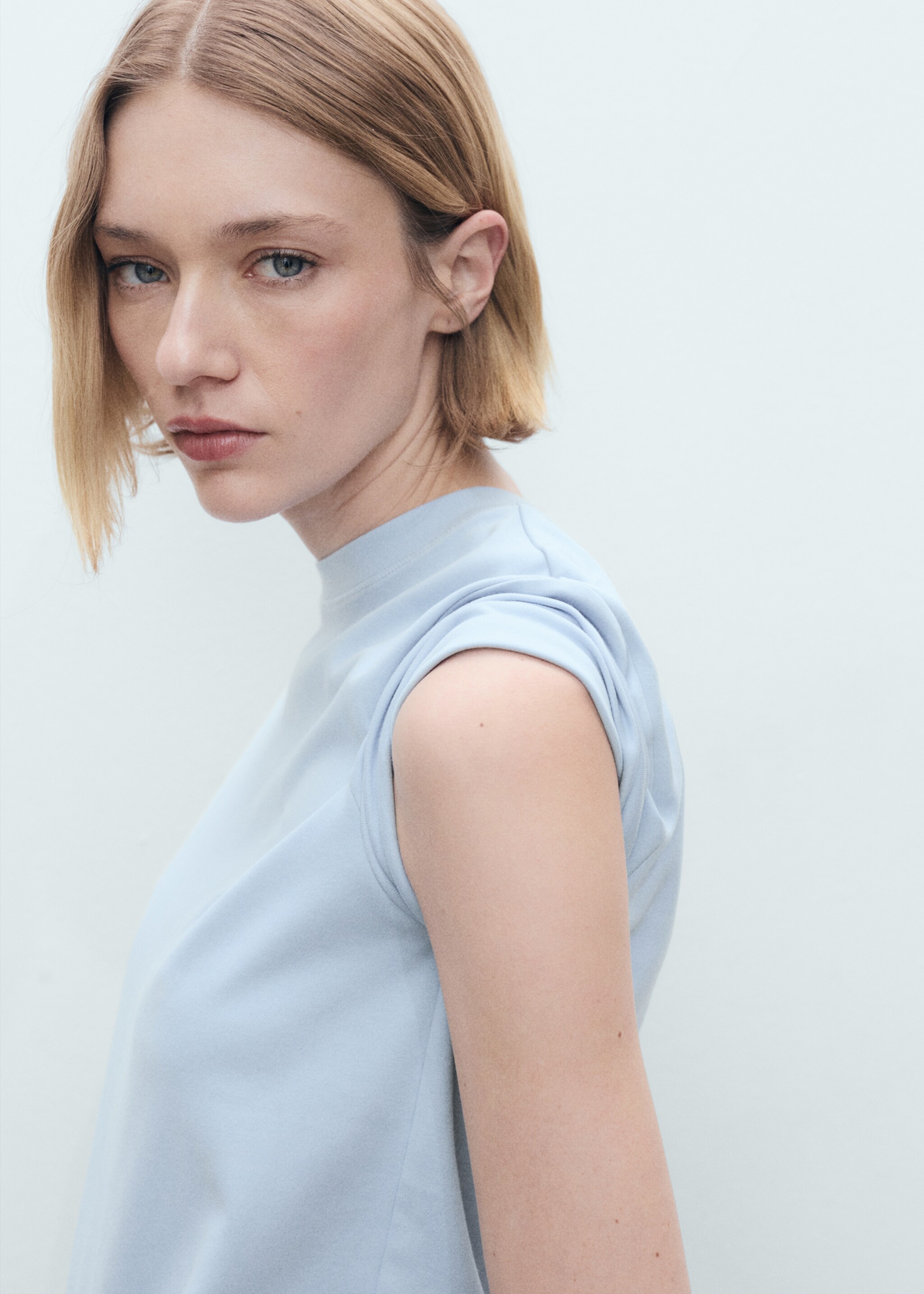 Short-sleeved cotton t-shirt - Details of the article 1