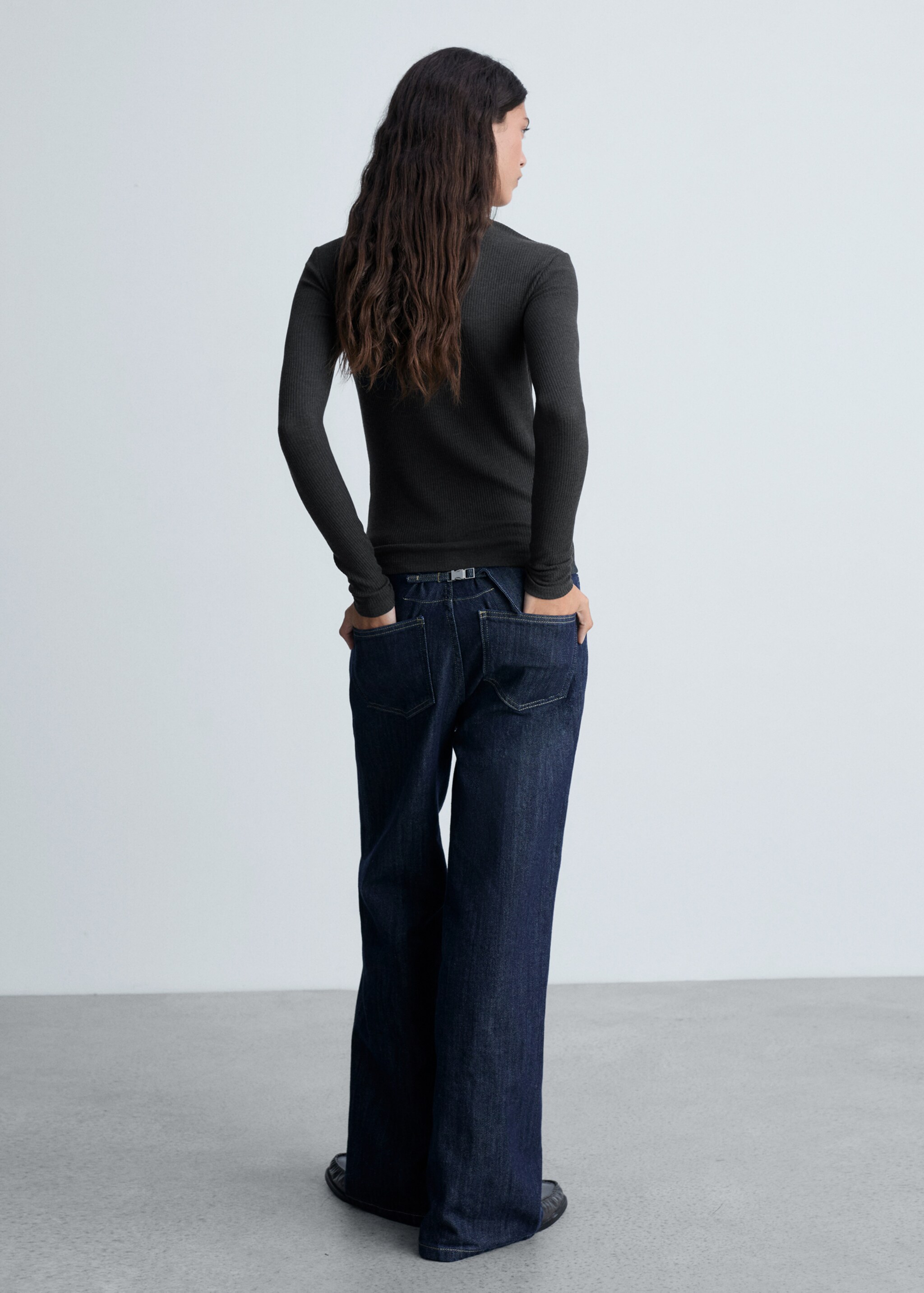 เสื้อยืดแขนยาว Ribbed - ด้านหลังของสินค้า