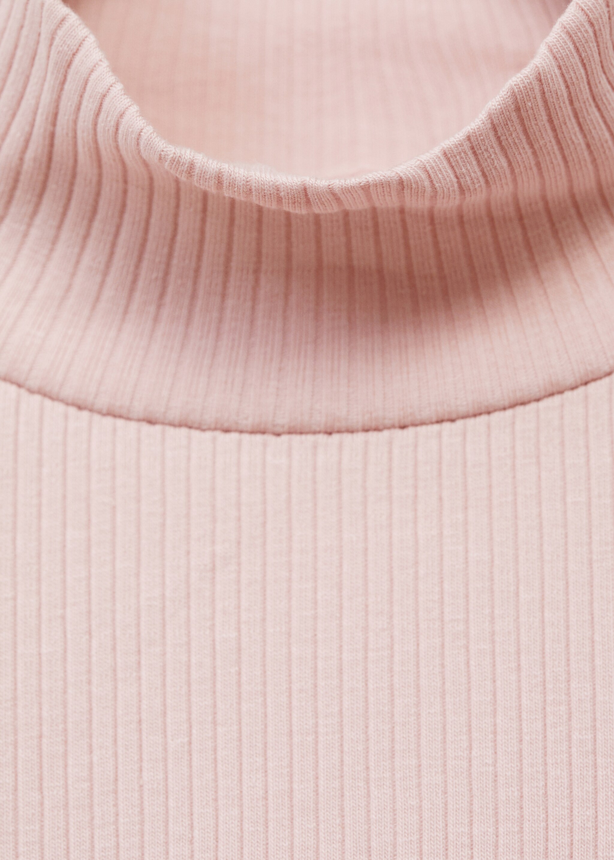 Geripptes T-Shirt mit hohem Kragen - Detail des Artikels 8