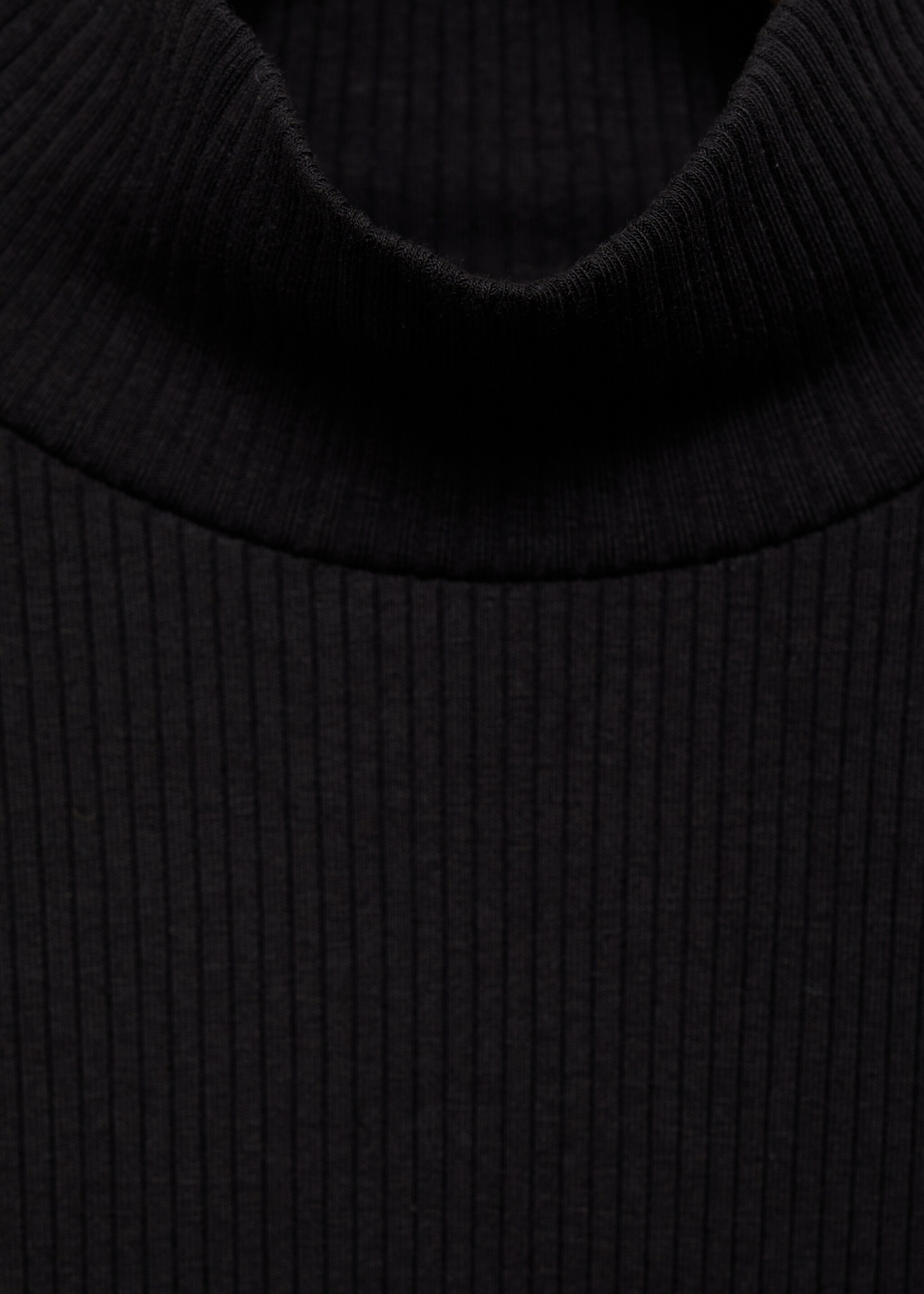 Ribbad t-shirt hög krage - Detaljer om artikeln 8