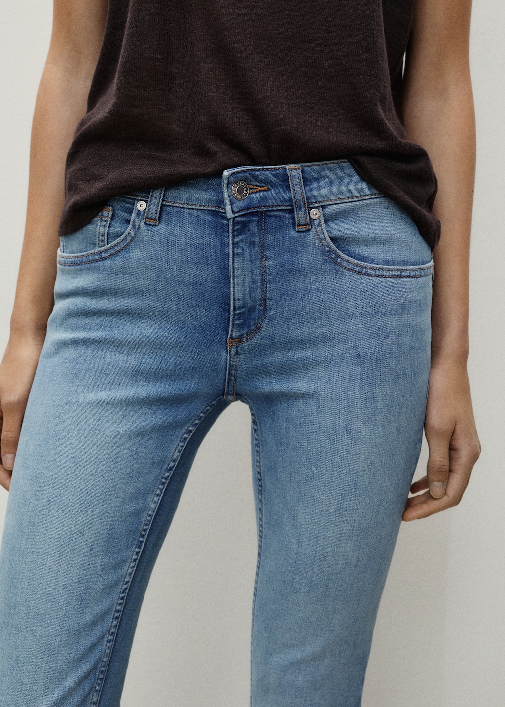 Push-up low-rise skinny jeans