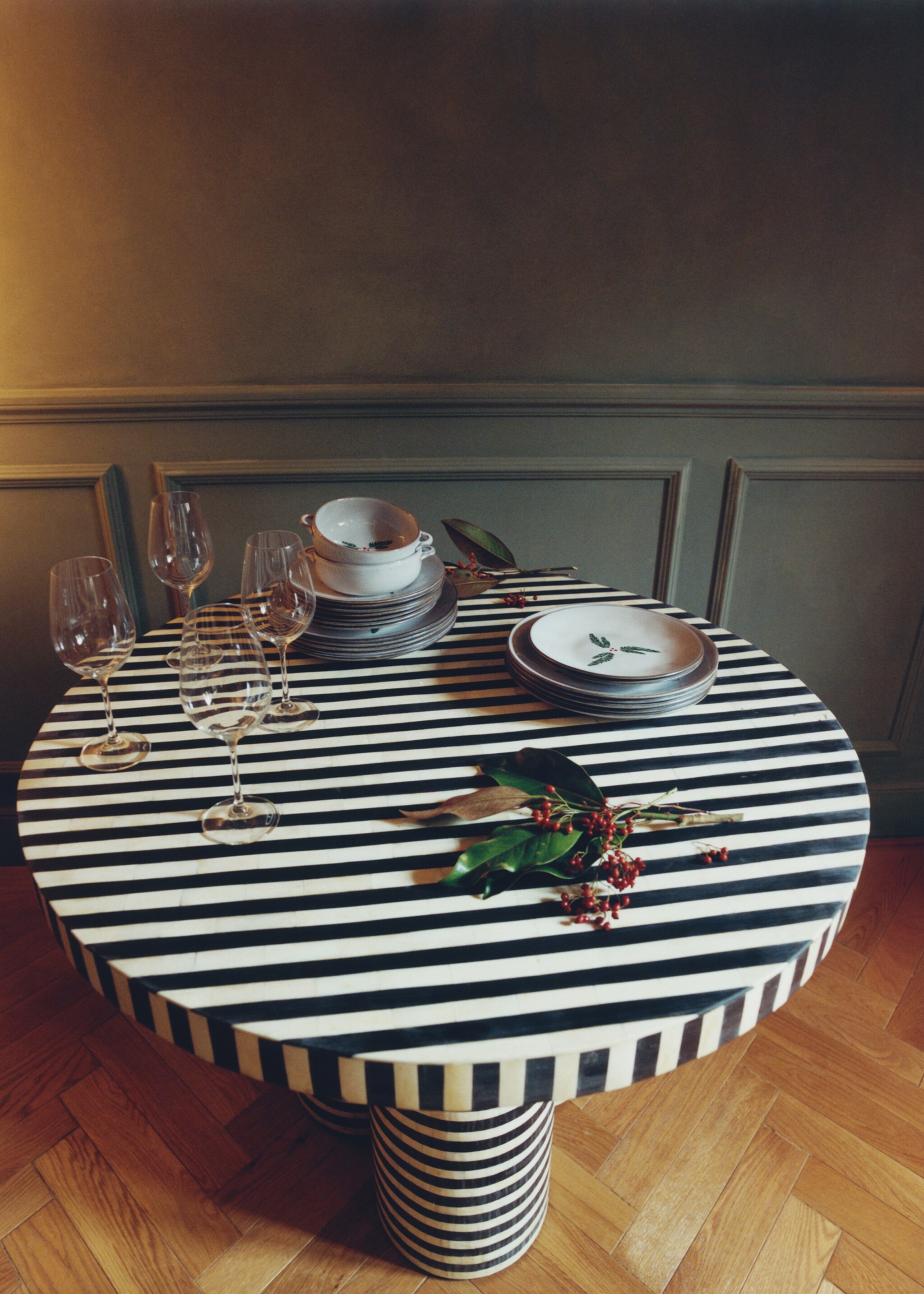 Stoneware dessert plate with contrast rim - Details of the article 6, White. Ref: 87020460-00.