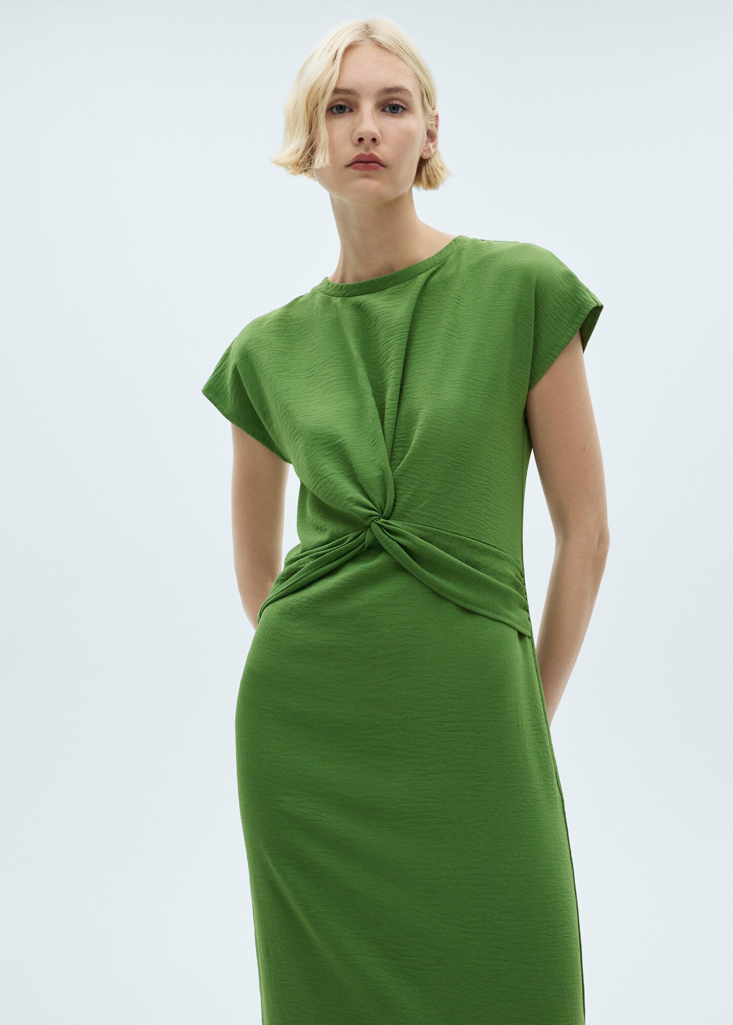 Midi-Kleid mit Knotendetail - Mittlere Ansicht