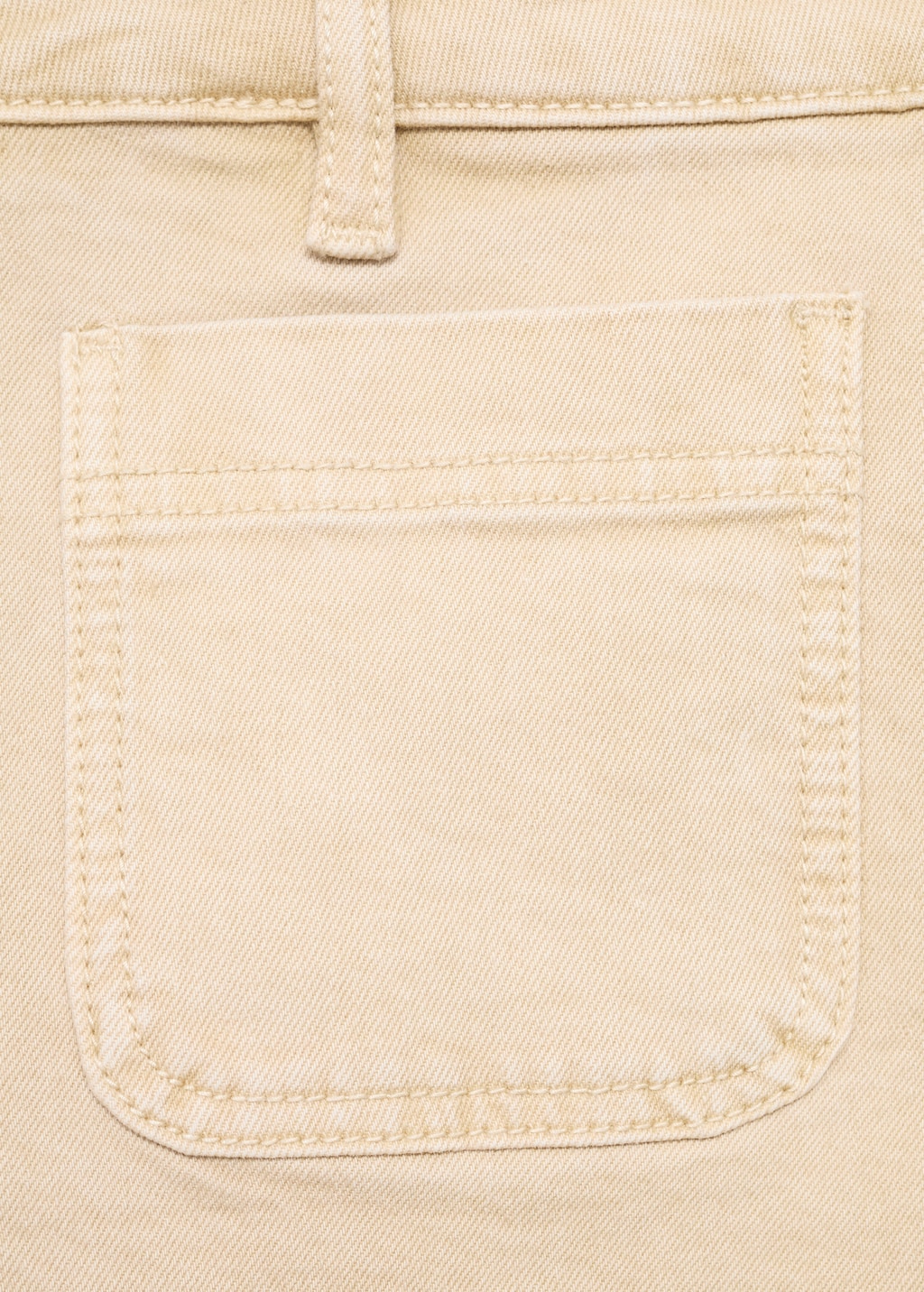 High-waisted denim shorts with pockets - image 5