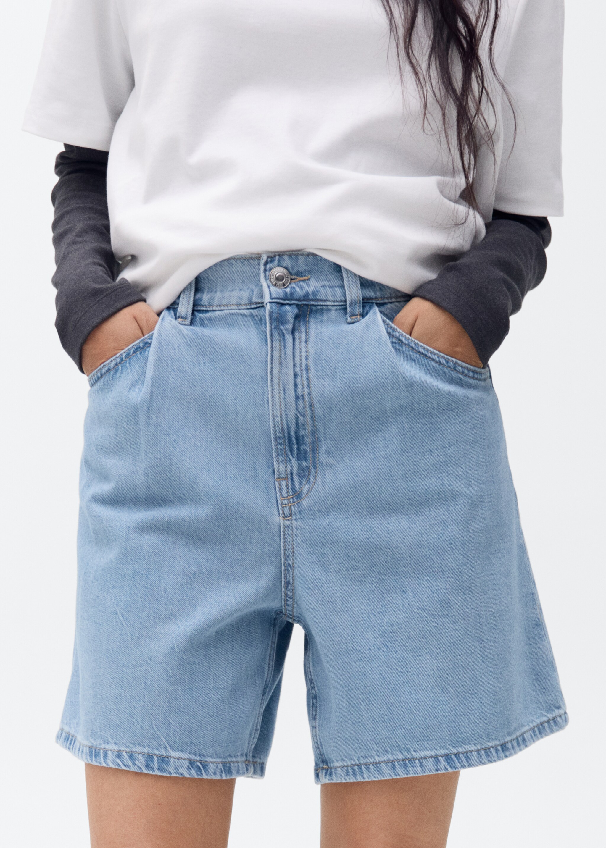 Gerade Shorts mit Abnäher-Details - Detail des Artikels 6