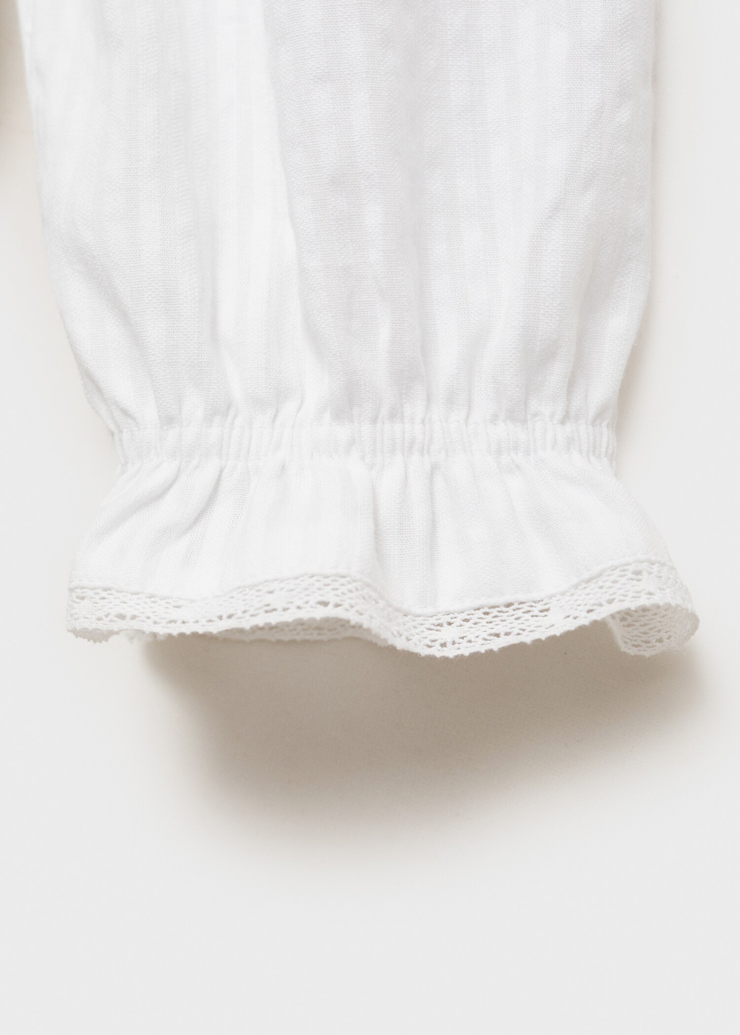 Bluse mit Stickverzierungen - Detail des Artikels 8