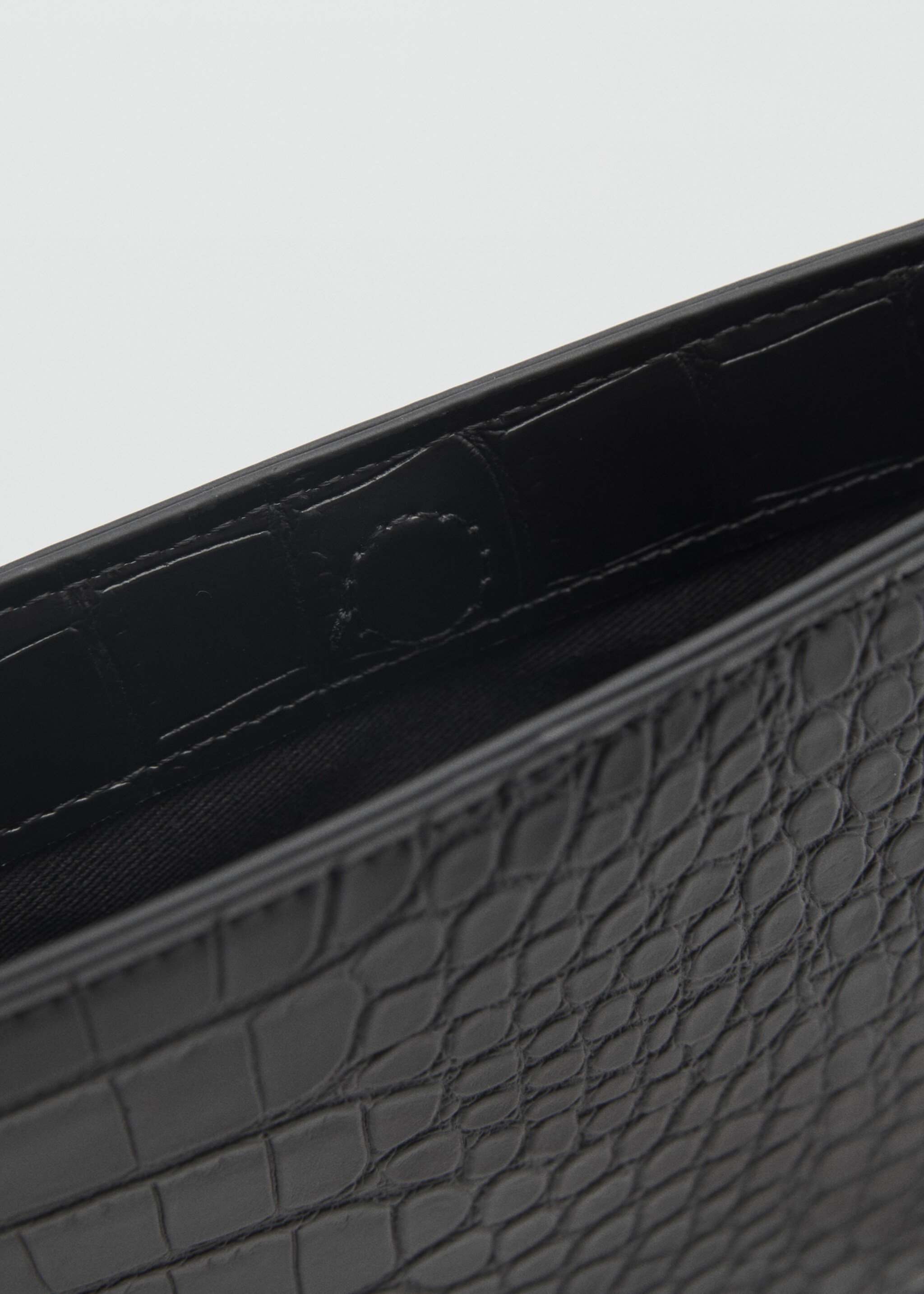 Croc-effect cardholder with chain - Details of the article 2