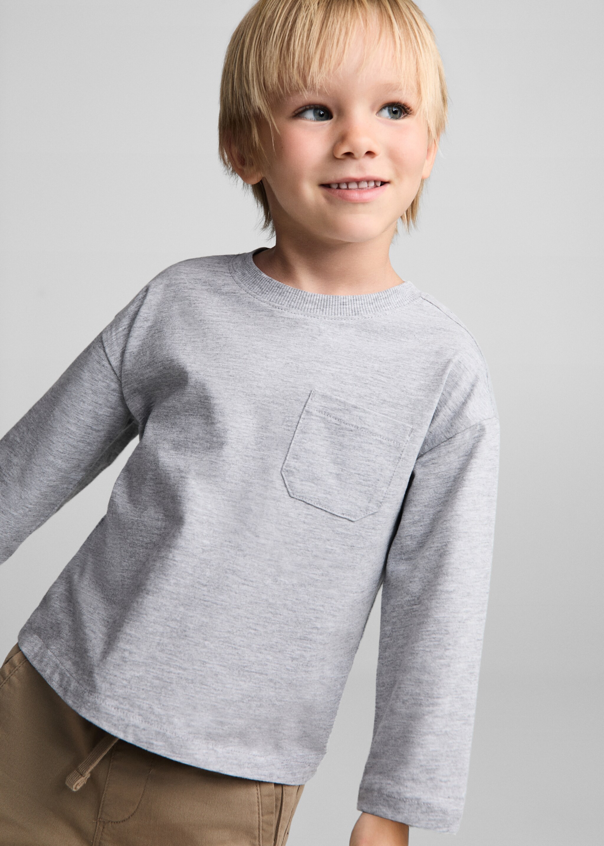 Camiseta bolsillo parche - Plano medio