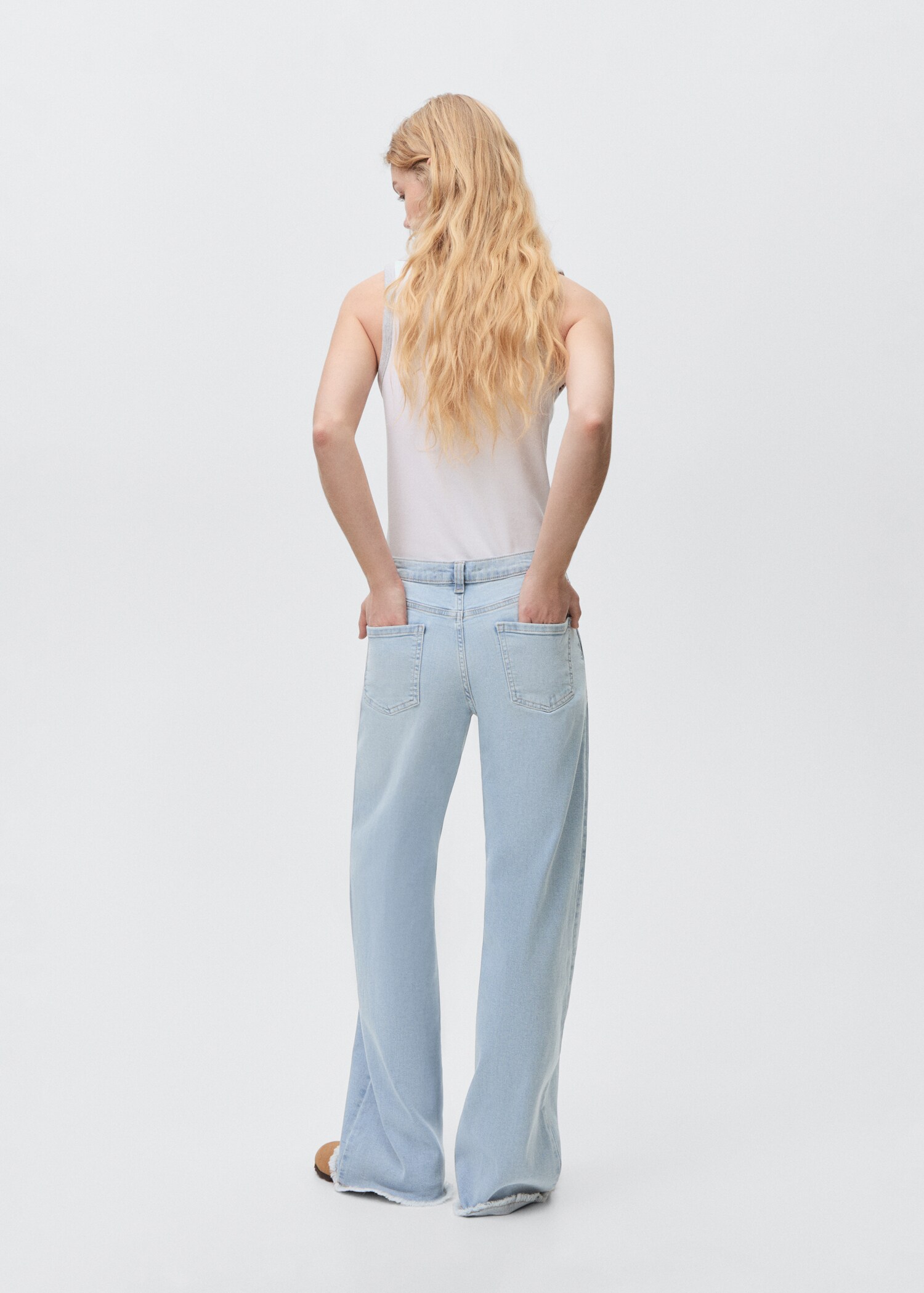 Wideleg low frayed hem jeans - Reverse of the article