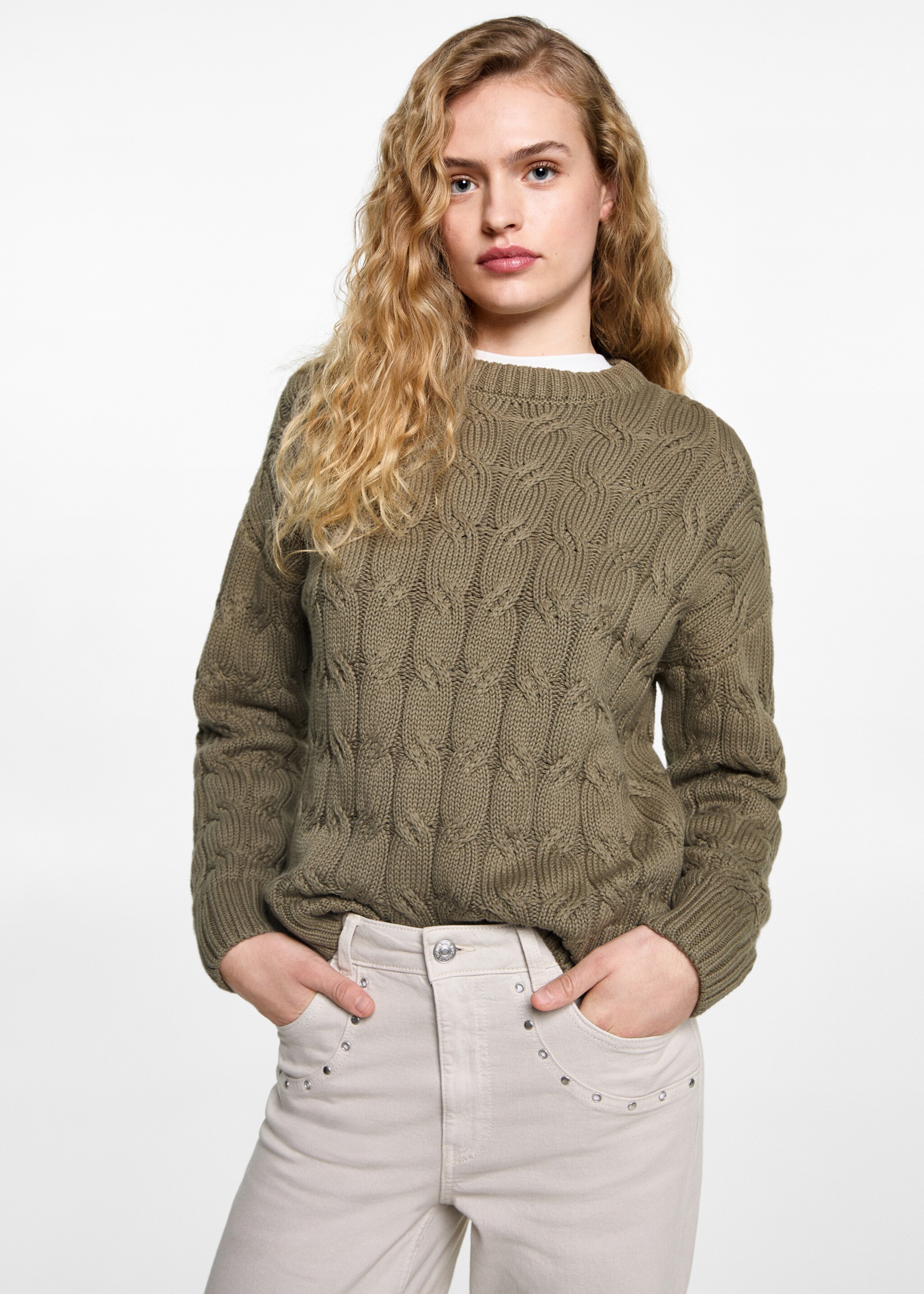 Pull-over maille torsadée - Plan moyen