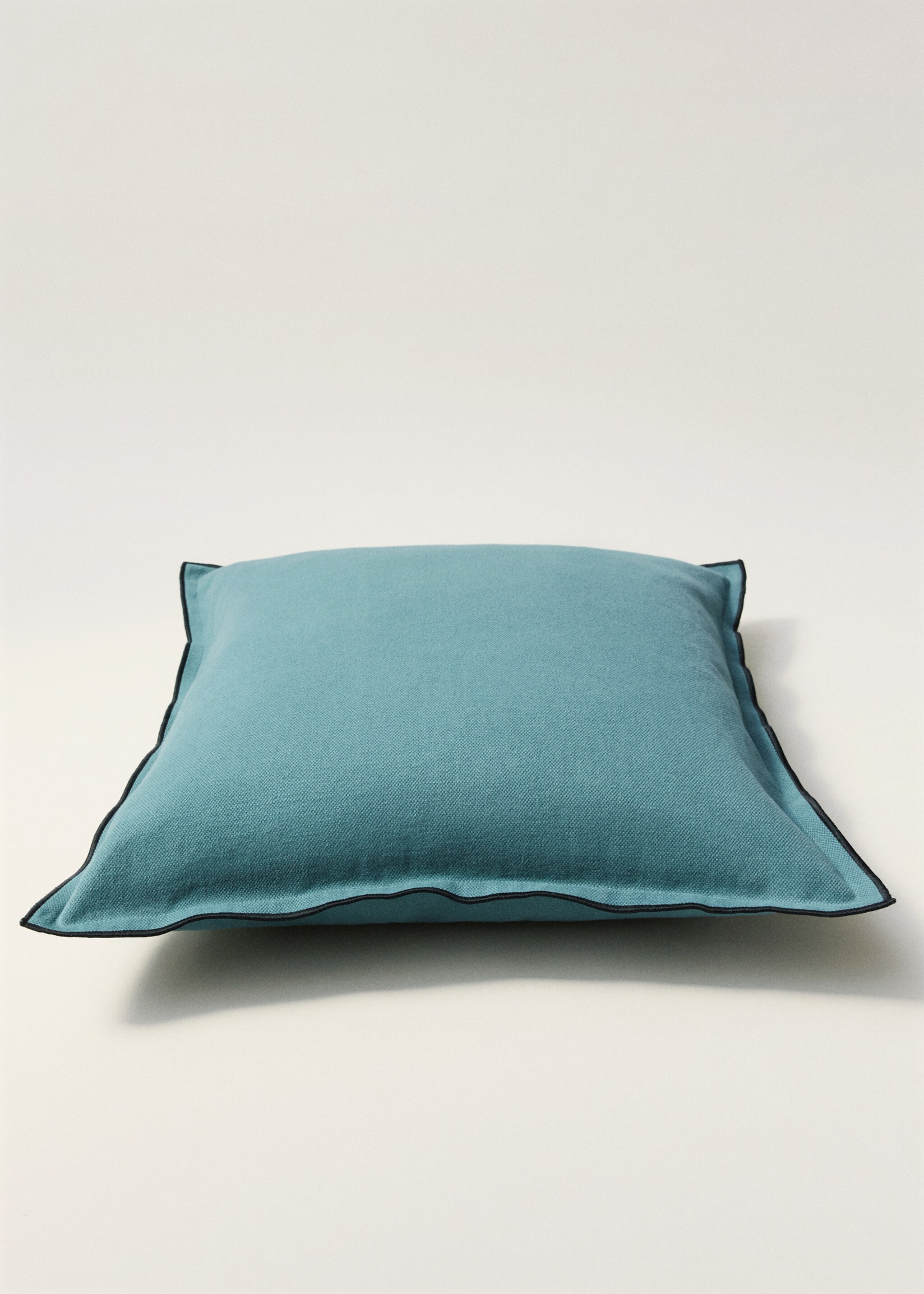 Cotton-linen cushion cover with overlock 50x50 cm - Details of the article 8