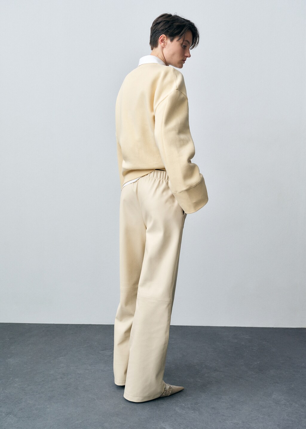 Wideleg leather-effect trousers - Women | MANGO USA