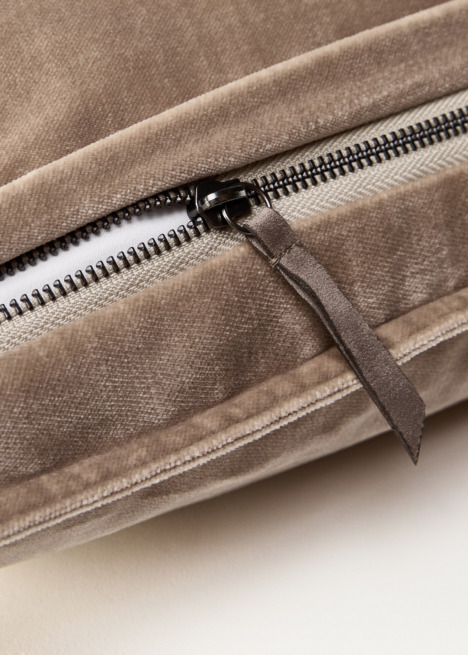 Cushion case primula - Details of the article 2