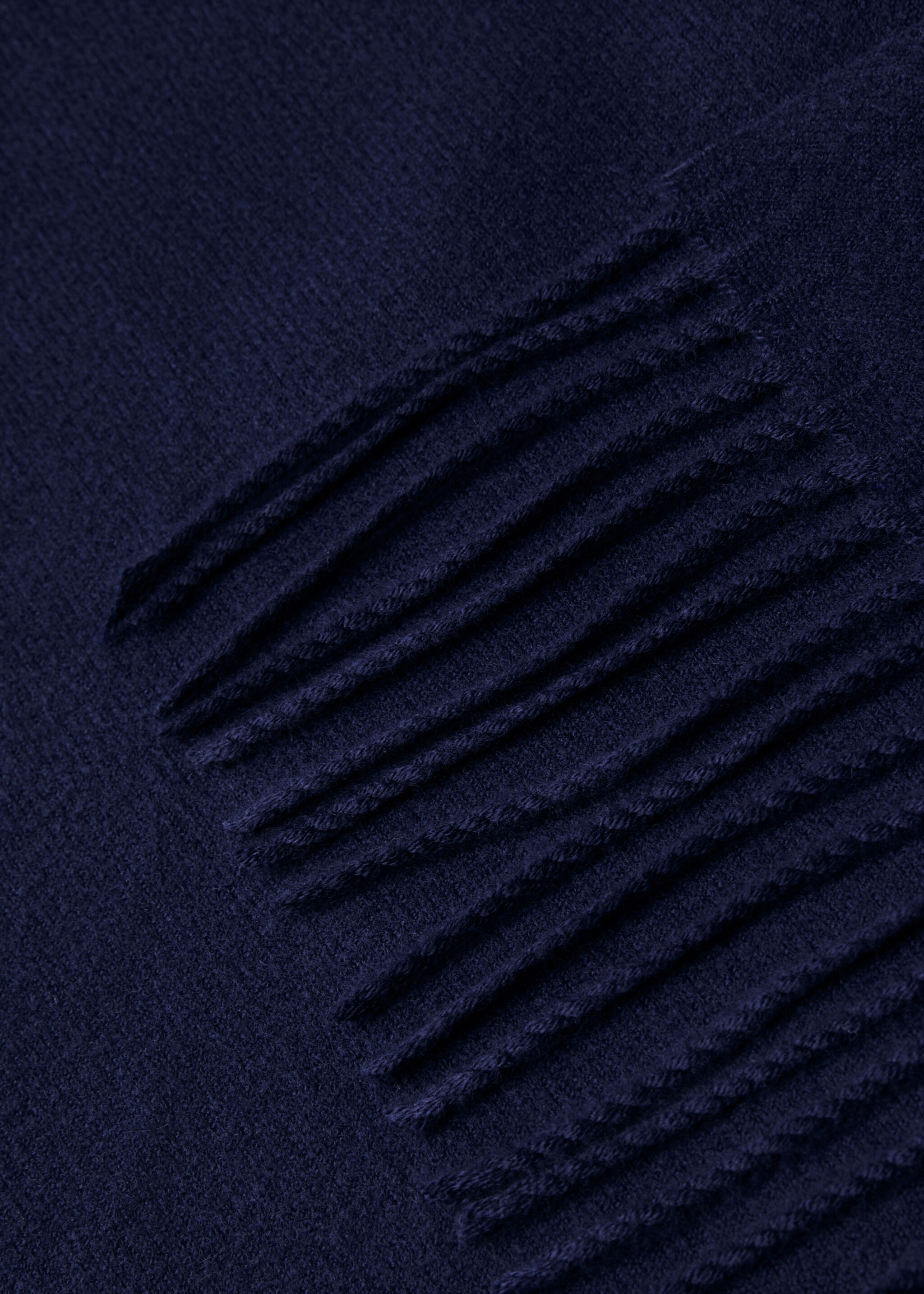 Blanket detail fringes - Details of the article 2