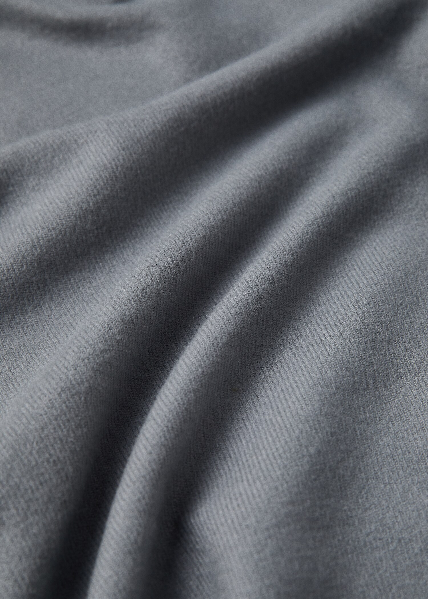 Blanket with fringe detail - Details of the article 1