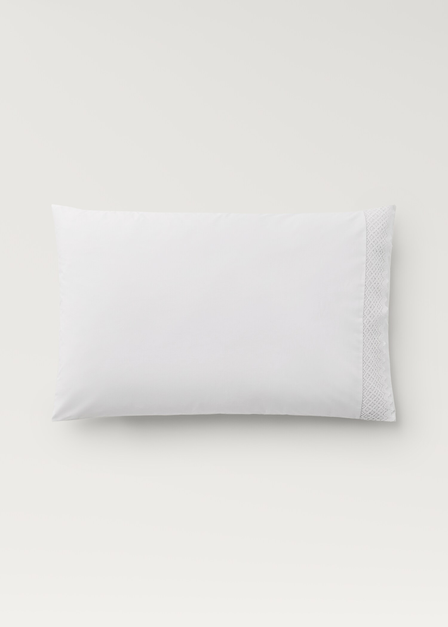 Zwei Kopfkissenbezüge mit Spitzenverzierung, 50 x 75 cm - Artikel ohne Model