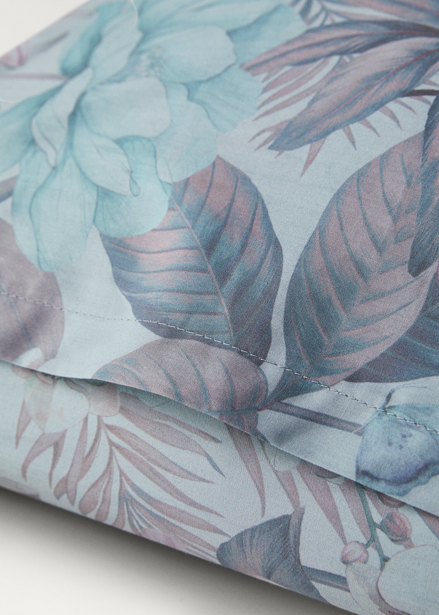 Two cotton percale multi-coloured floral-print pillowcases 50x75 cm - Details of the article 3
