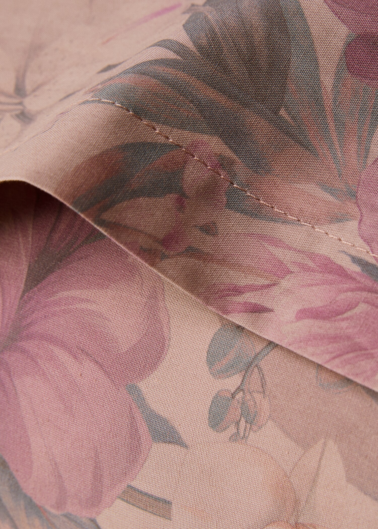 Two cotton percale multi-coloured floral-print pillowcases 50x75 cm - Details of the article 3