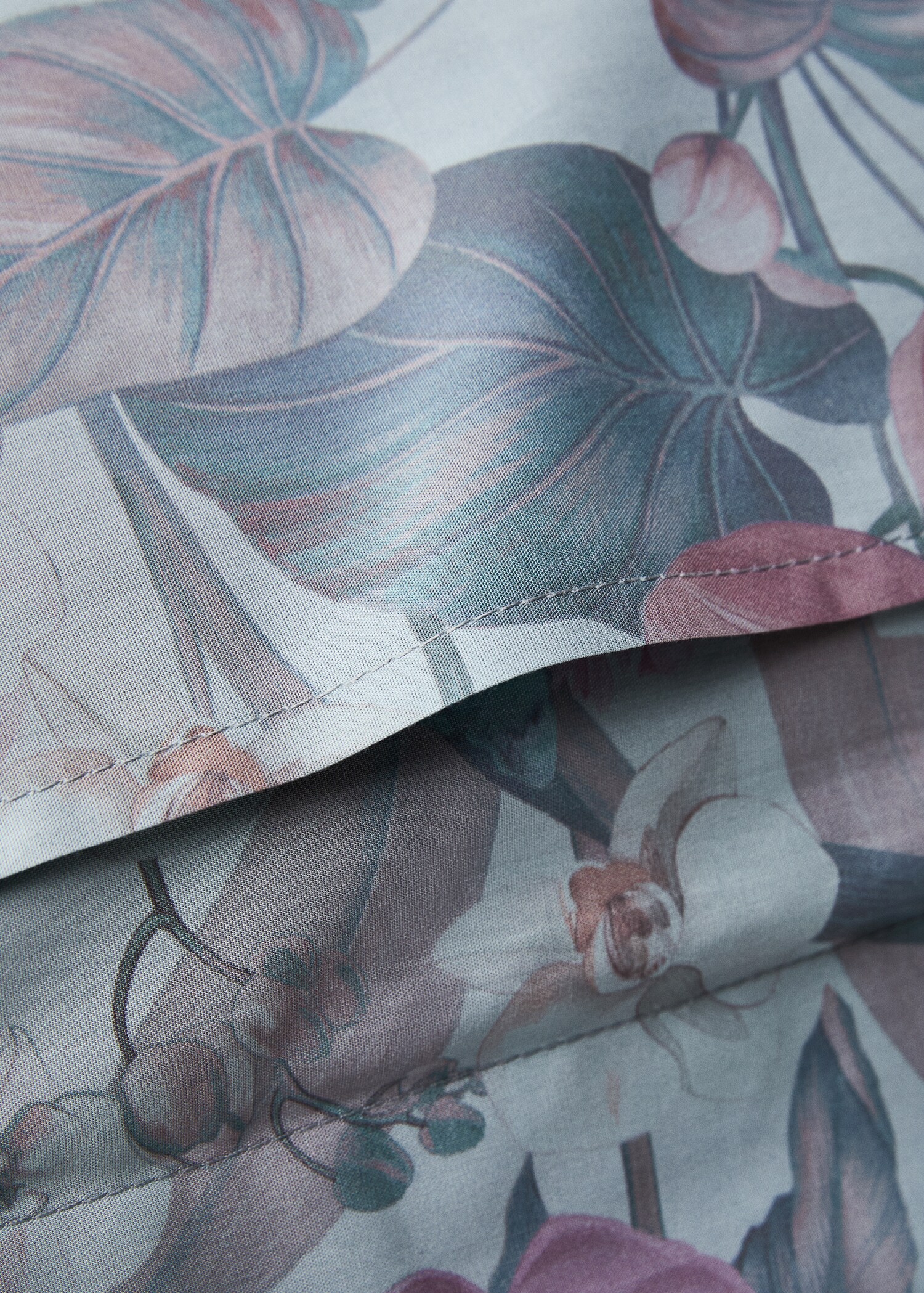 Deux taies d'oreiller en percale de coton imprimé fleuri multicolore 60x60 cm - Détail de l'article 2