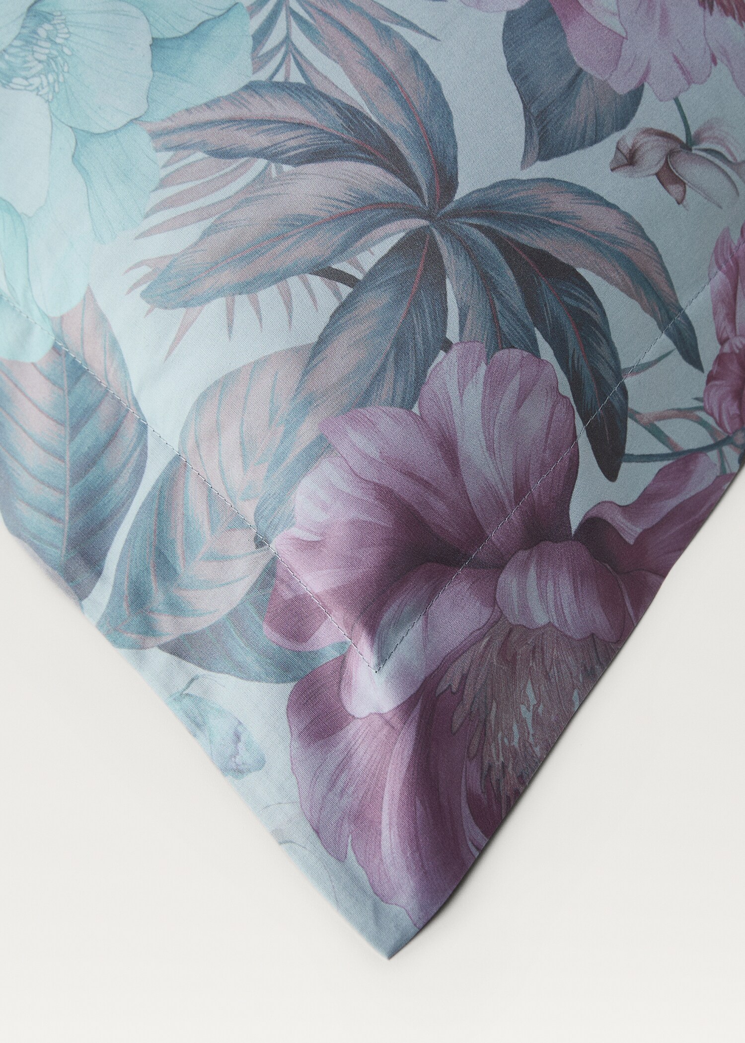 Deux taies d'oreiller en percale de coton imprimé fleuri multicolore 60x60 cm - Détail de l'article 3