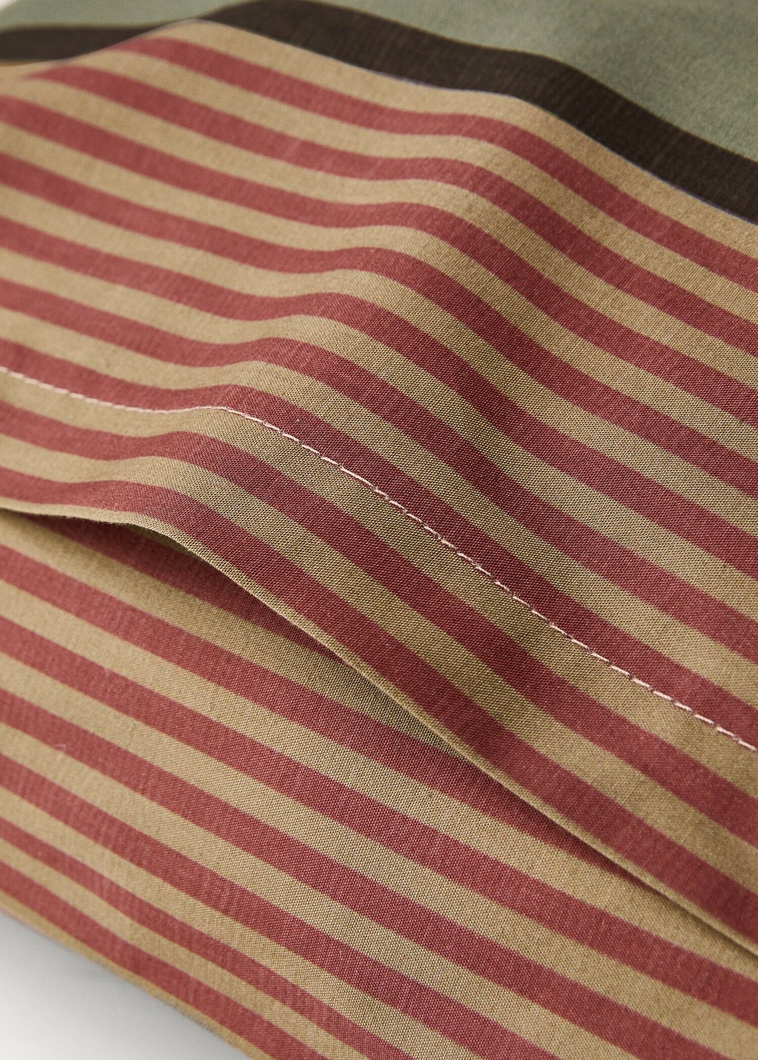 Två flerrandiga örngott i bomullspercale 50x75 cm - Detaljer om artikeln 2