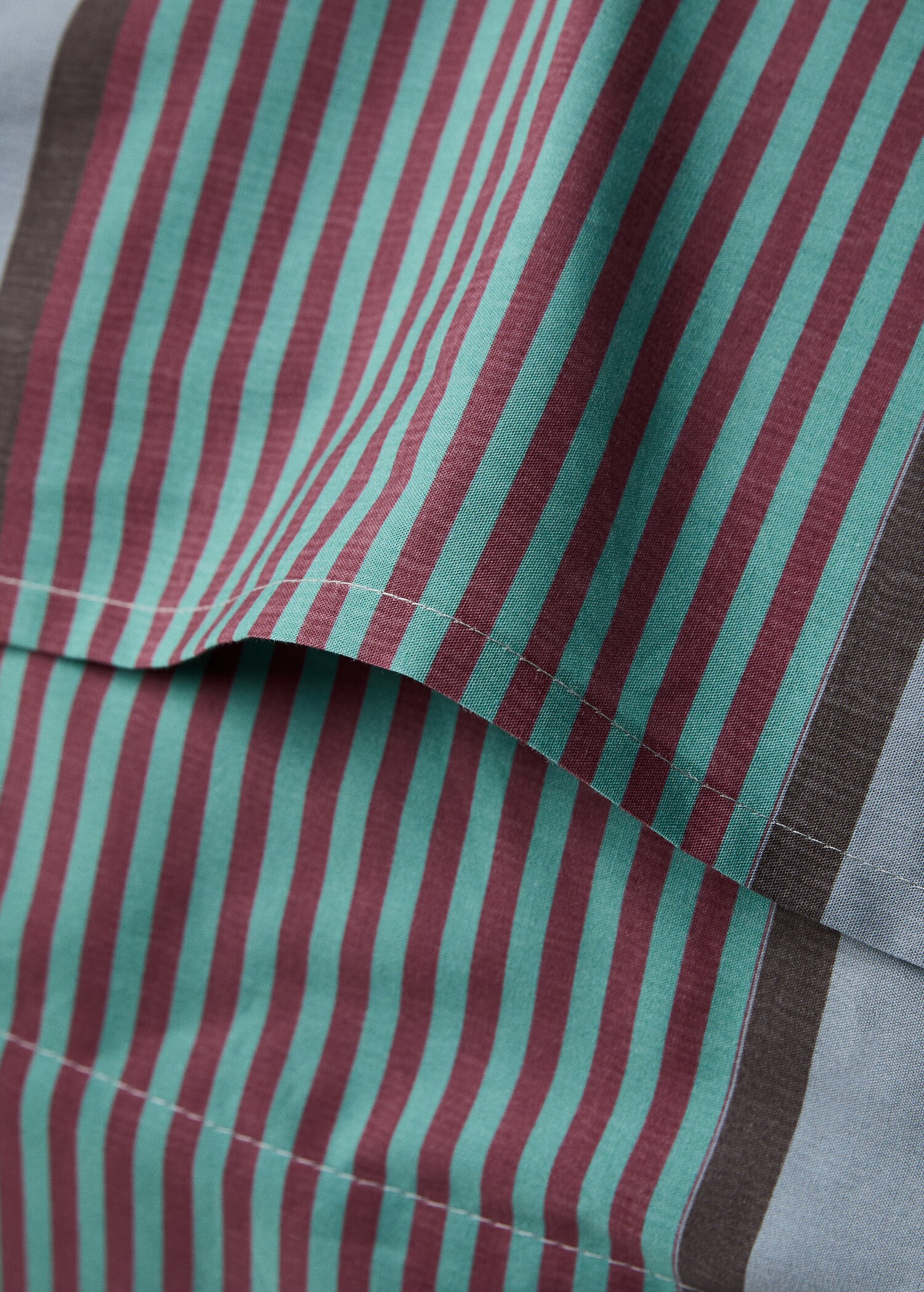Deux taies d'oreiller en percale de coton rayures multiples 60x60 cm - Détail de l'article 3