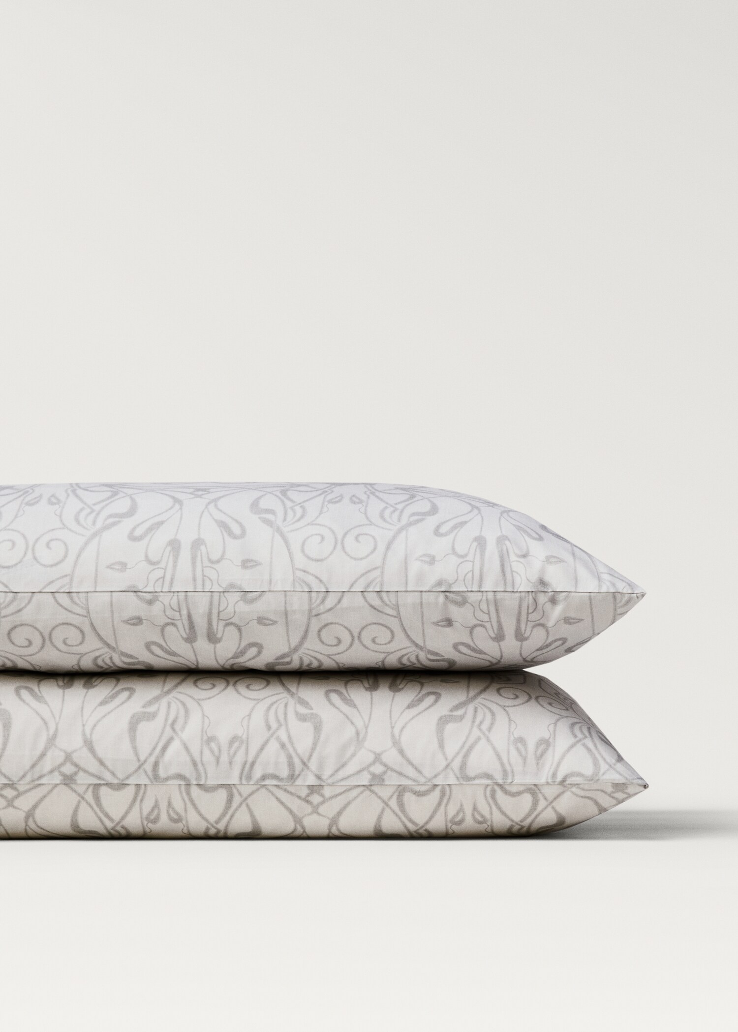 Two cotton percale ornamental-print pillowcases 50x75 cm - Details of the article 1