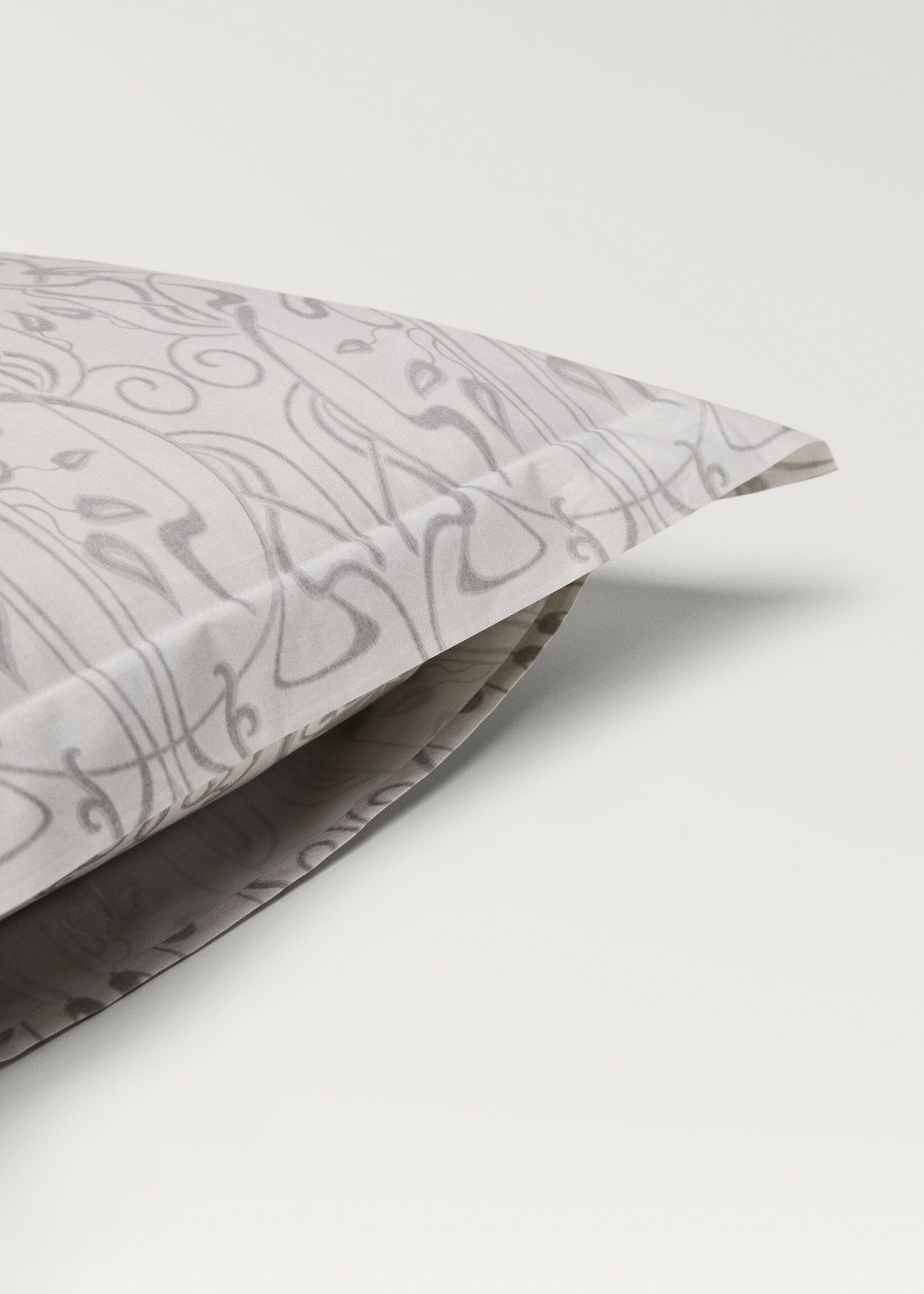 Two cotton percale ornamental-print pillowcases 60x60 cm - Details of the article 3