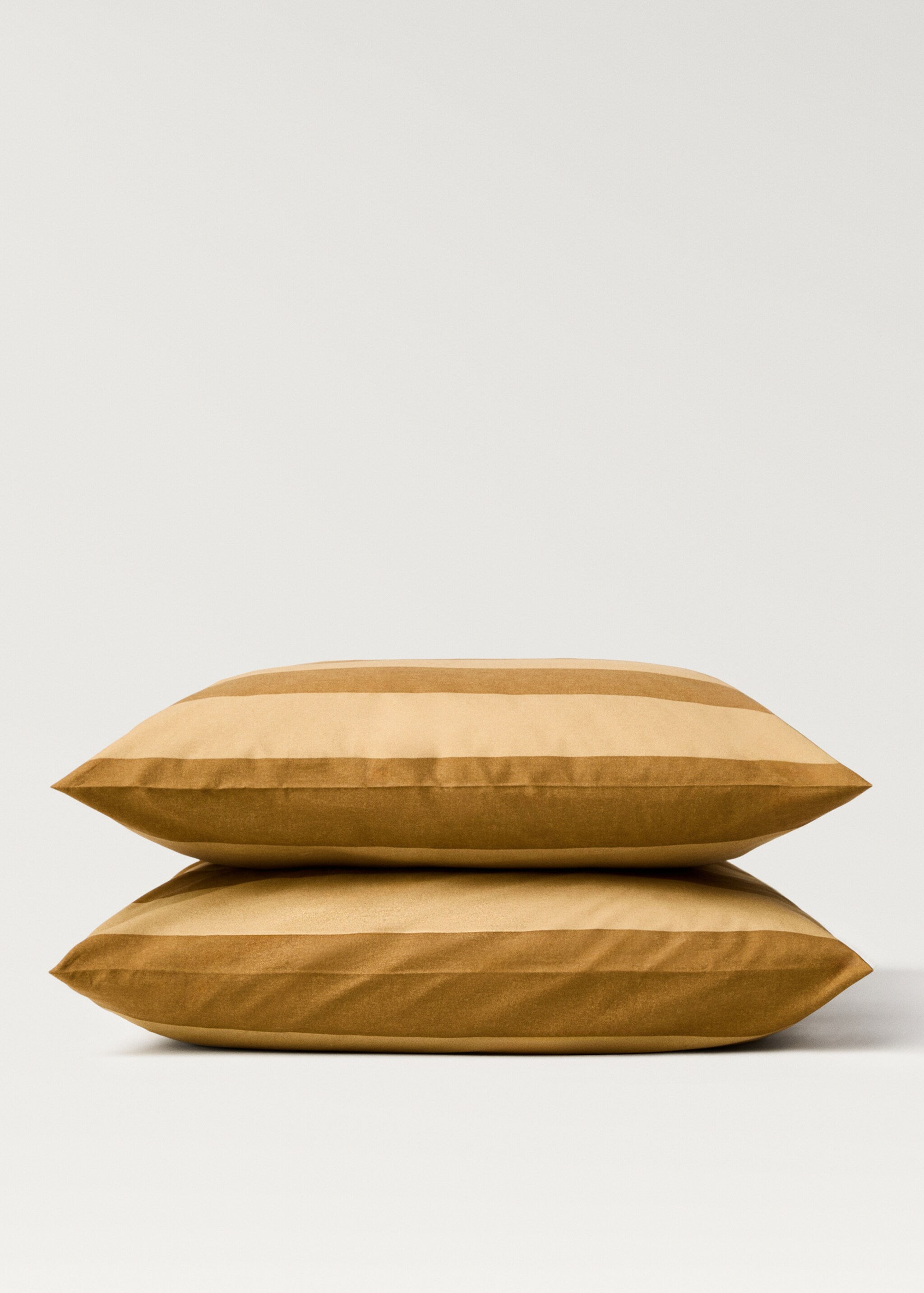 Two cotton percale pillowcases with double overlock 60x60 cm - Details of the article 1