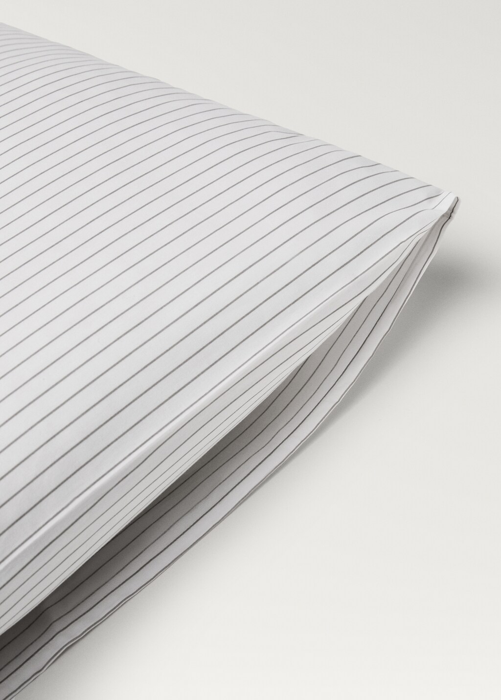 Two cotton percale two-tone striped pillowcases 60x60 cm