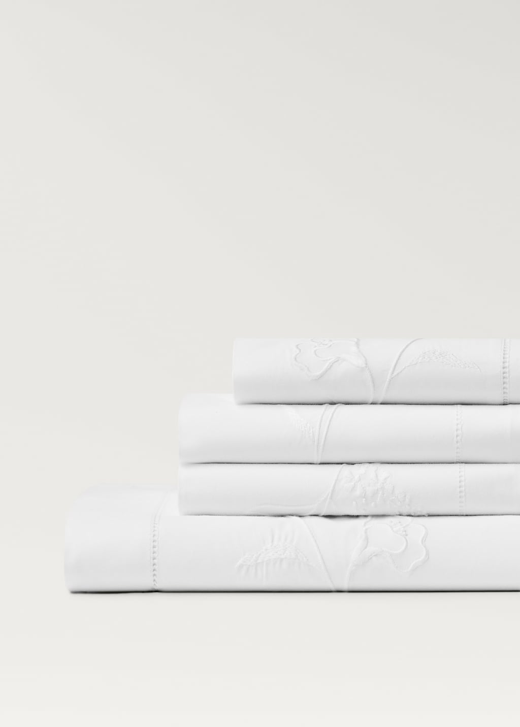 Cotton top sheet with hand-embroidered flower for 90 cm bed