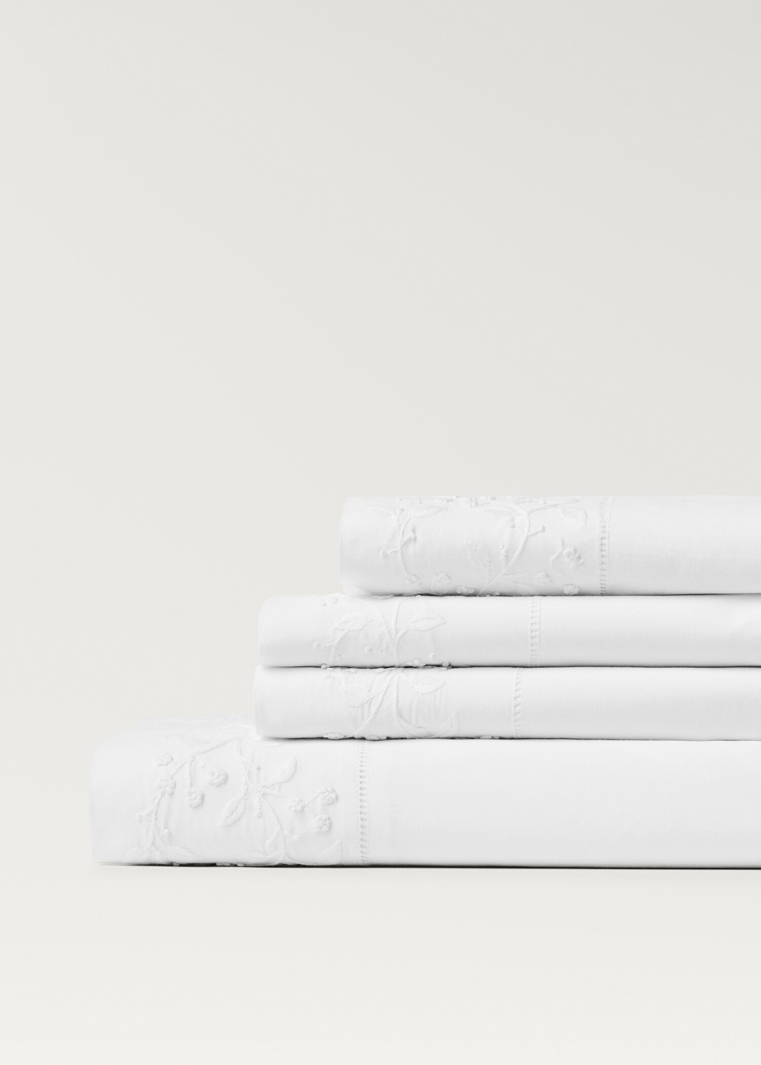 Cotton percale top sheet with hand-embroidered small flowers for 150/160 cm bed - Details of the article 2