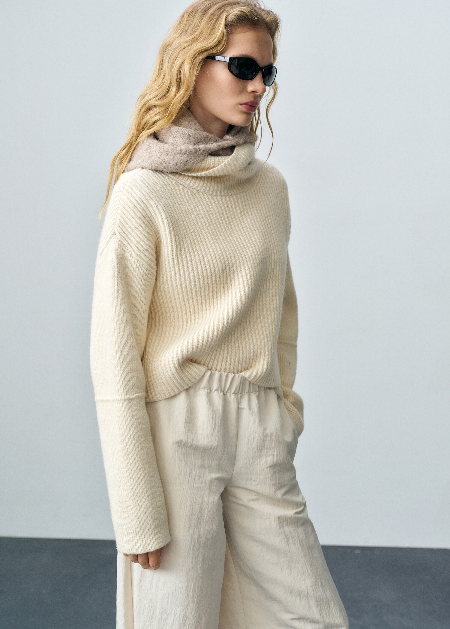 Wool blend turtleneck sweater - Medium plane