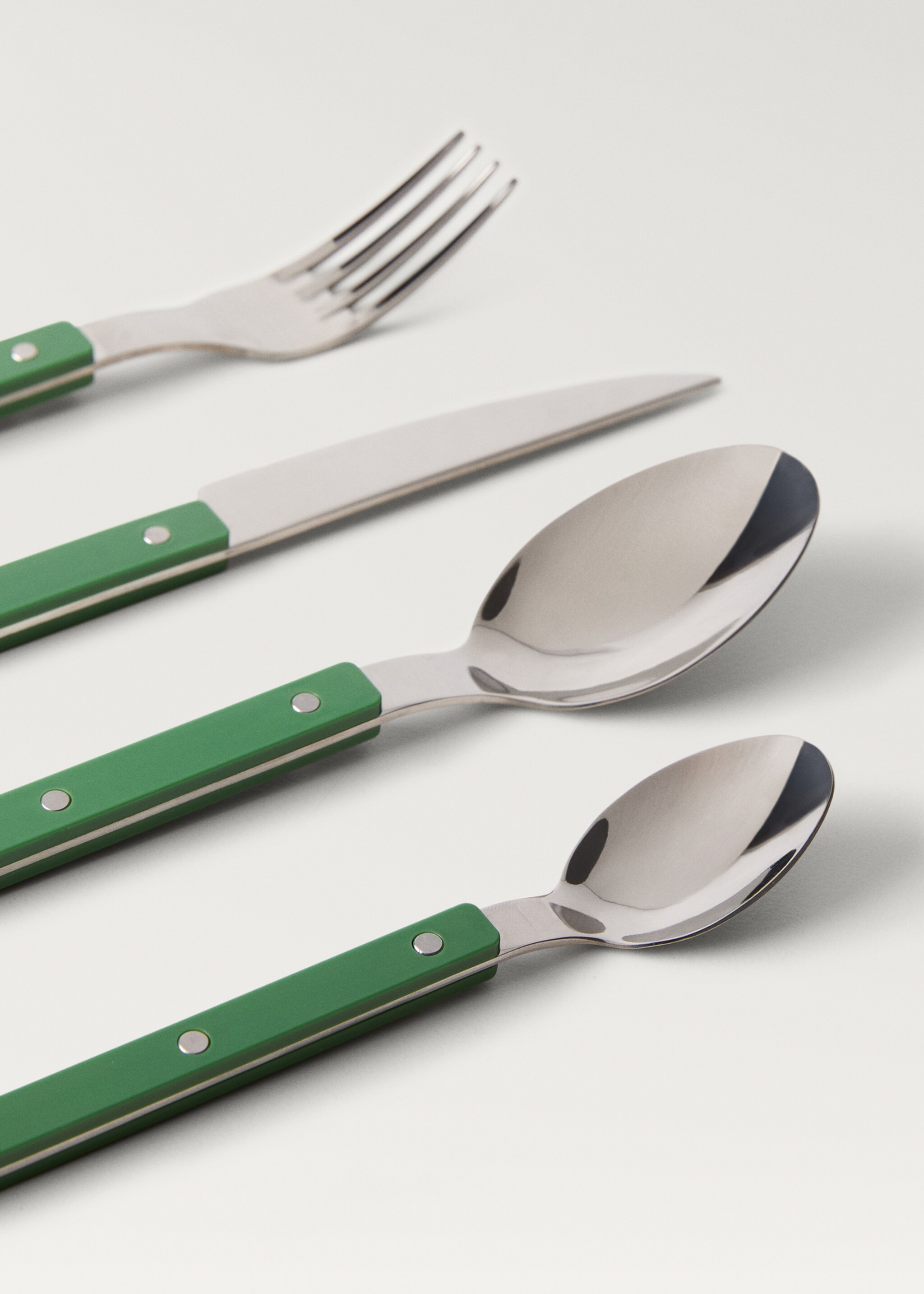 Ensemble de couverts 4 pièces avec manches résine - Détail de l'article 1