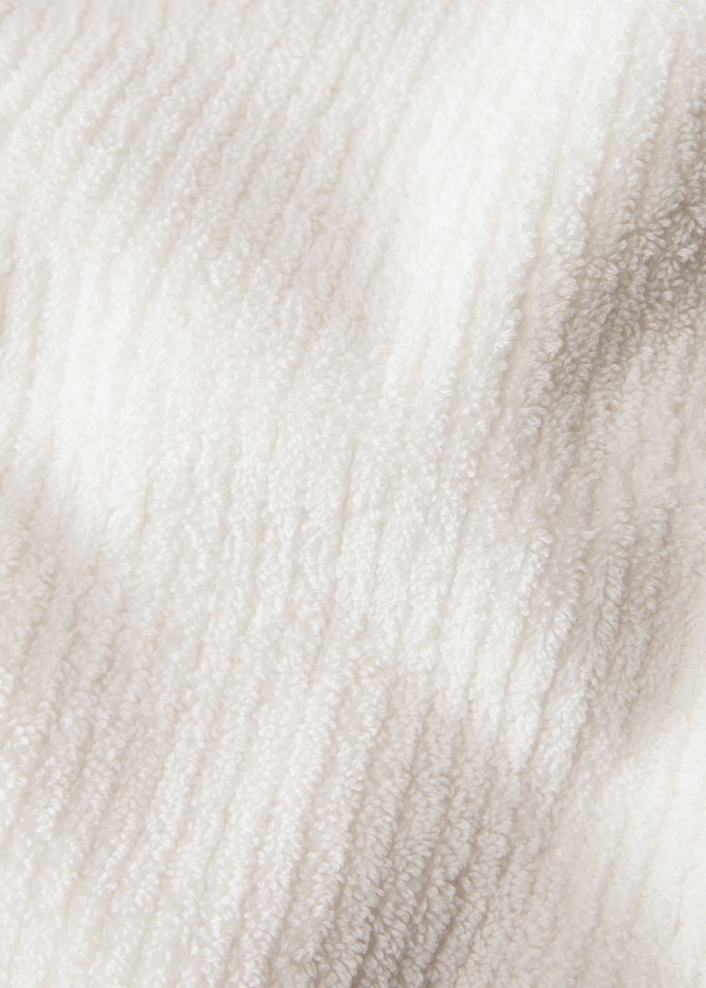 Stripe-embossed bath towel with fringes